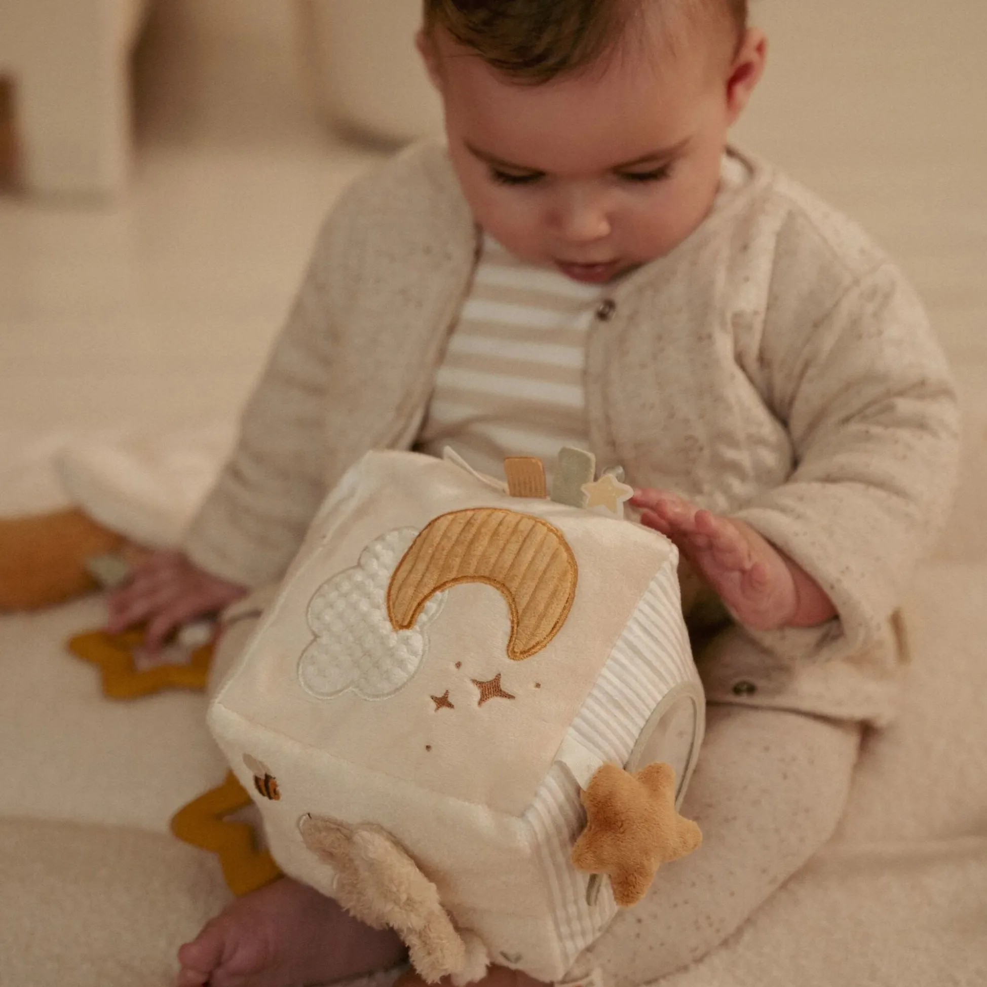 Activity Cube - Beige - Newborn Naturals