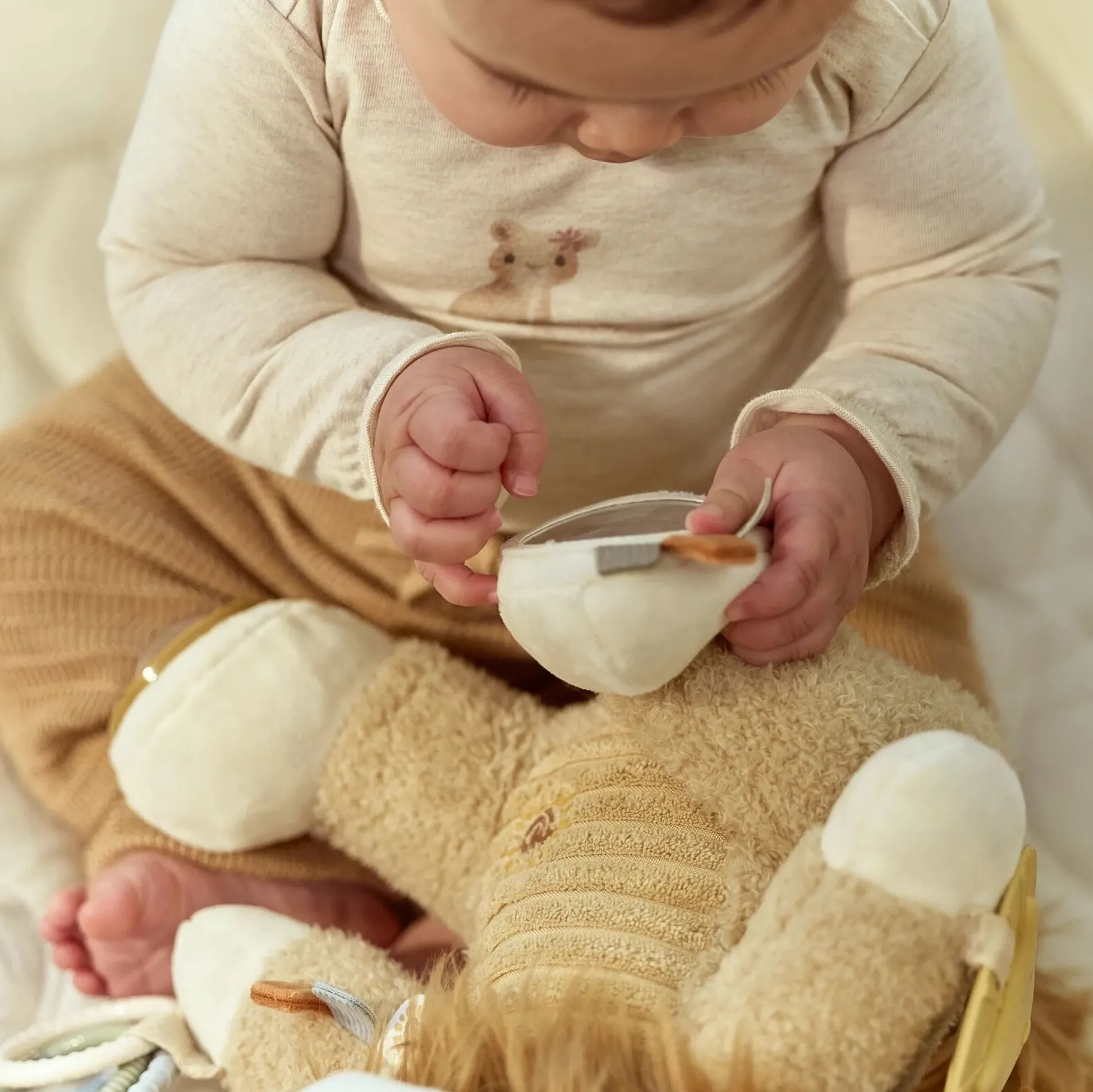 Activity cuddly toy Lion - Yellow