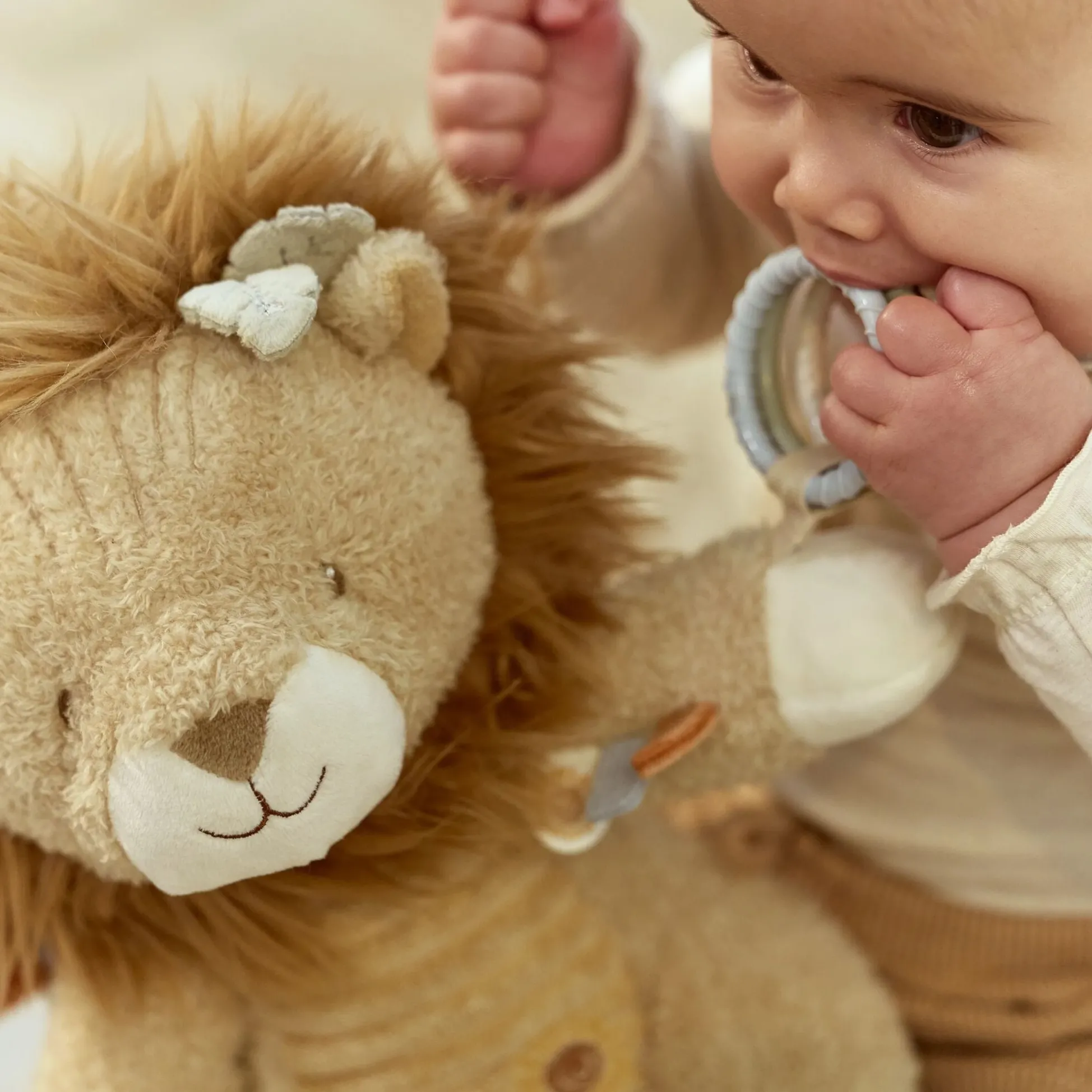 Activity cuddly toy Lion - Yellow