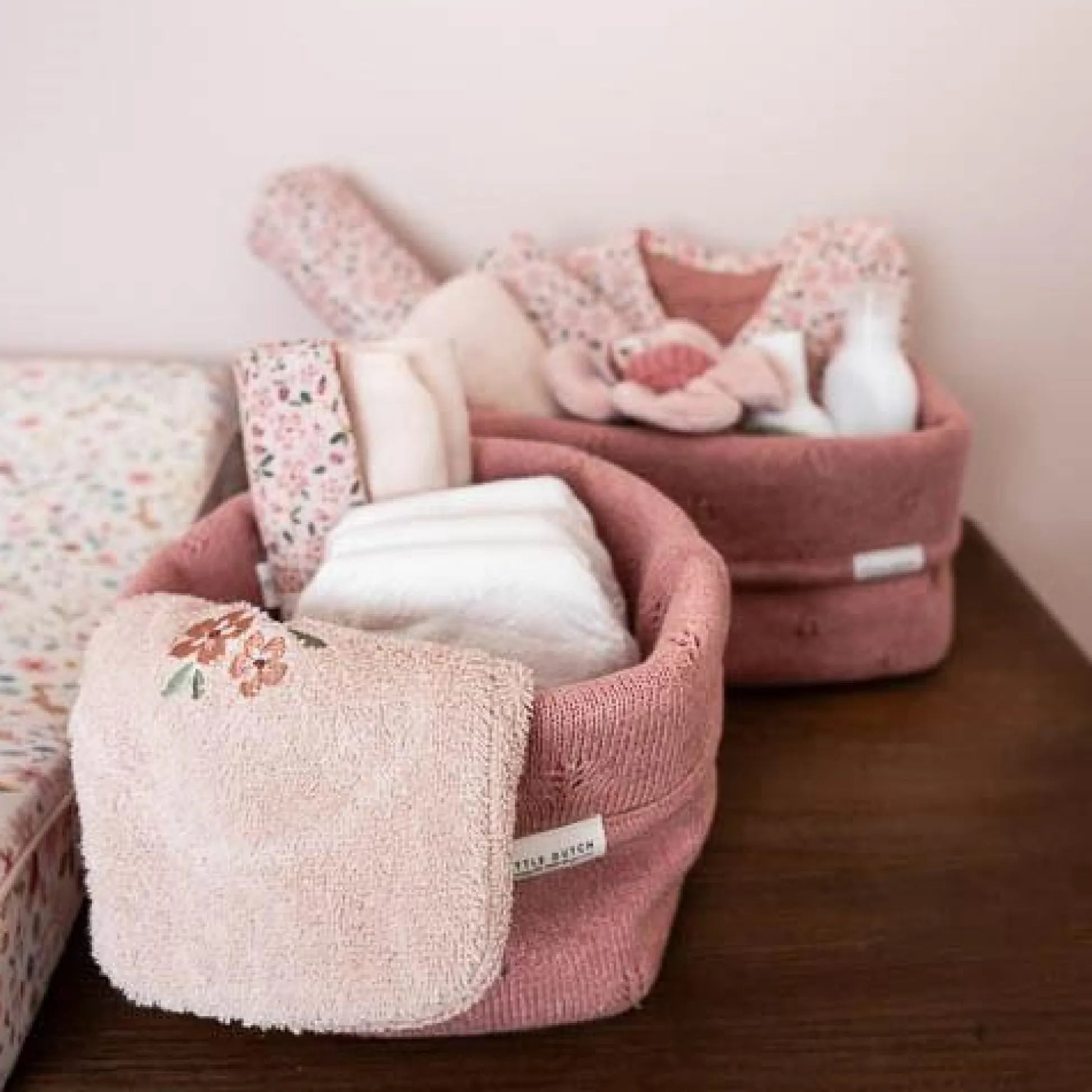 Basket small - Pink - Essentials