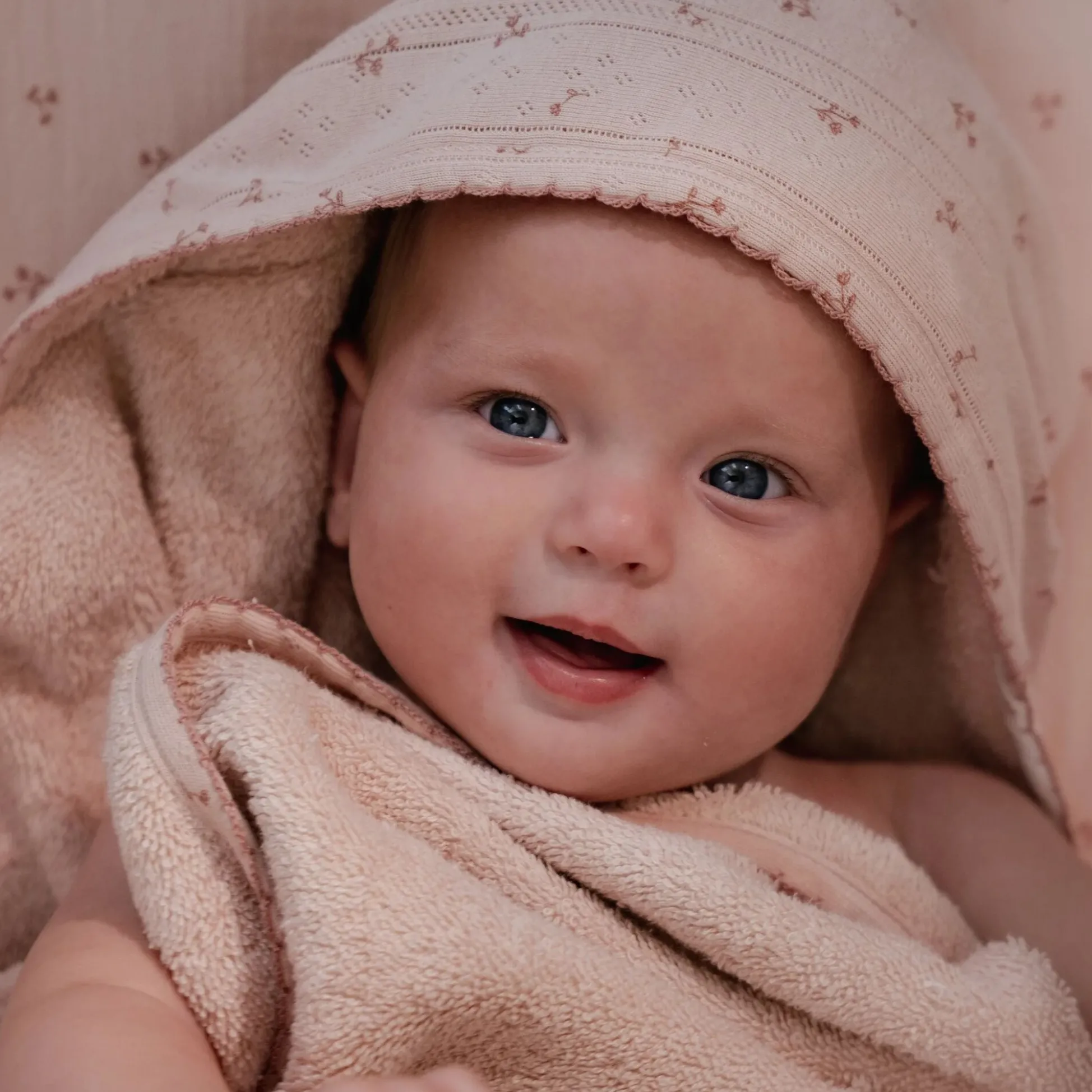 Bath cape - Pink - 100 x 100 - Essentials