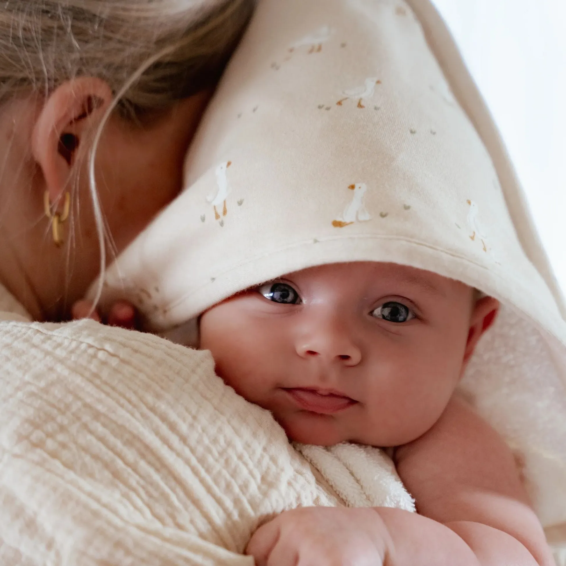 Bath cape - White - 75 x 75 - Newborn Naturals - Little Goose