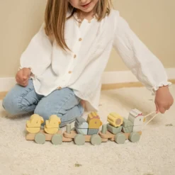 Block train chicken Little Farm