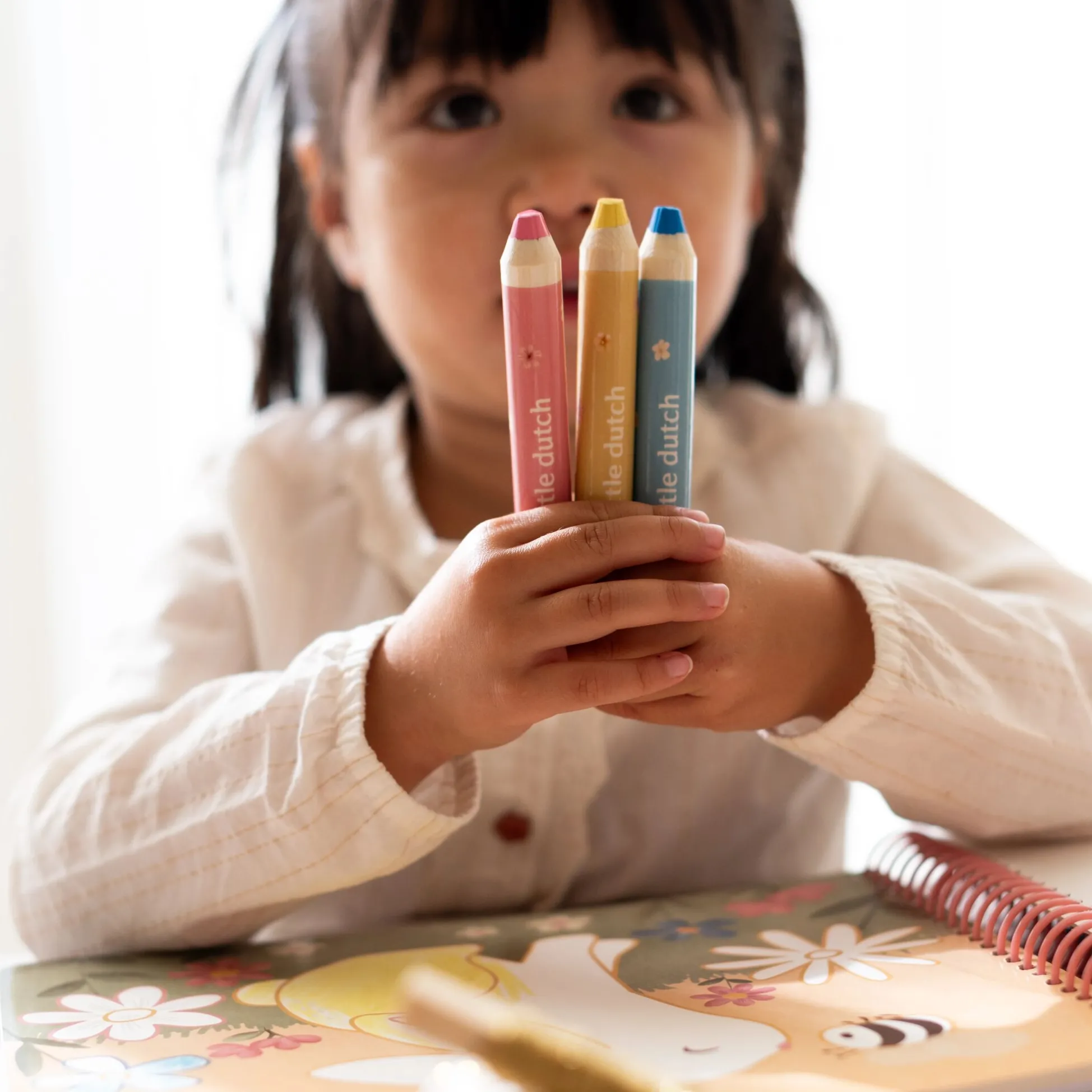 Coloring Book - Essentials - Rosa