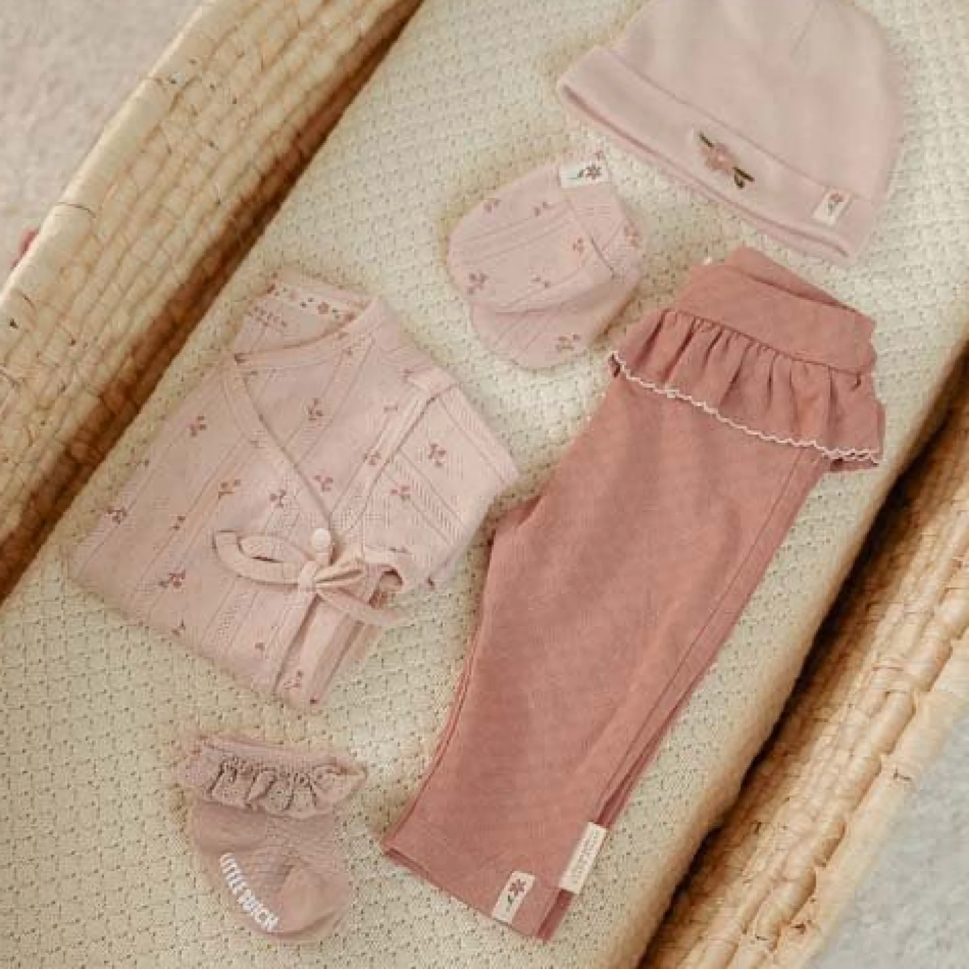 Crab mittens - Pink - Size one size - Fairy Garden - Fairy Flowers