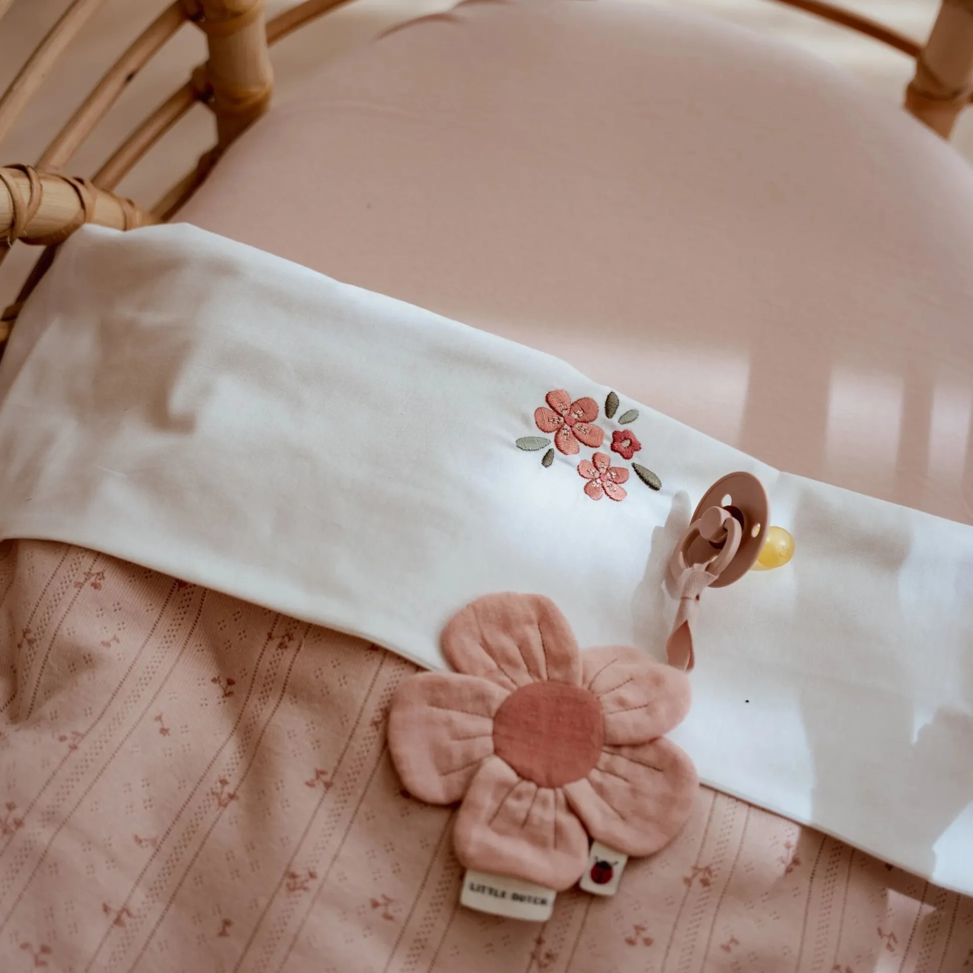 Cradle fitted sheet - Pink - Essentials