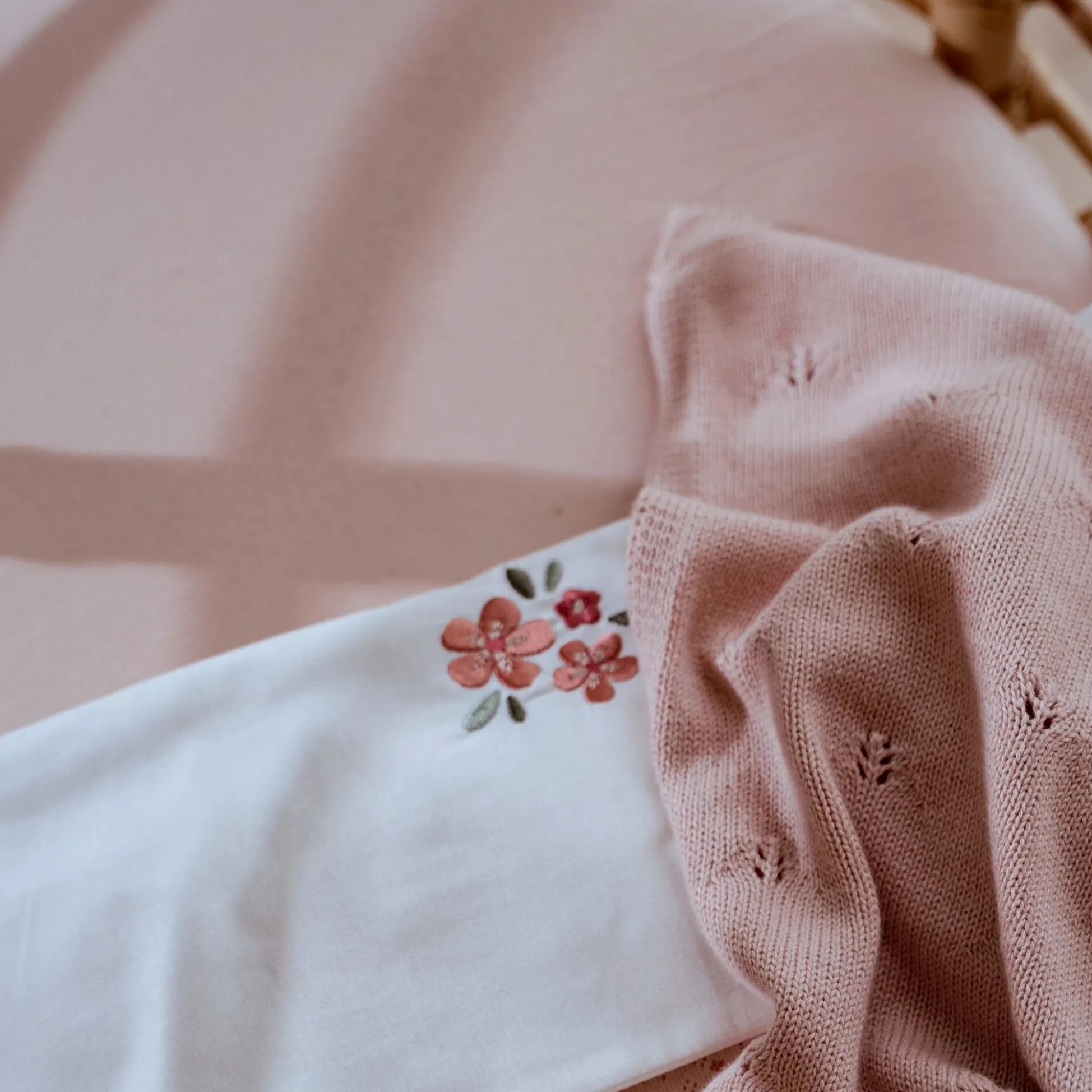 Cradle fitted sheet - Pink - Essentials