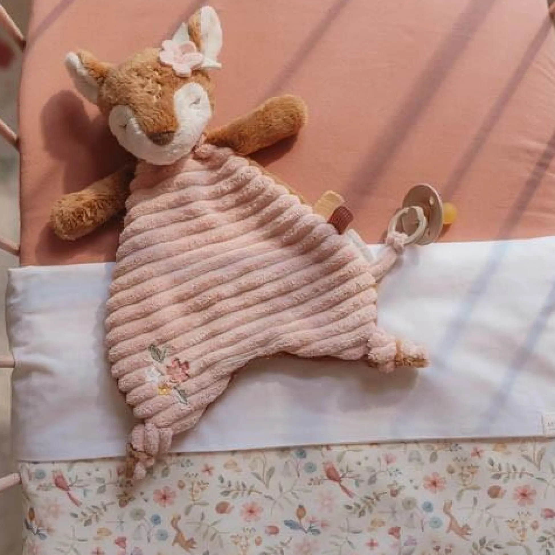 Crib fitted sheet - Pink - Essentials