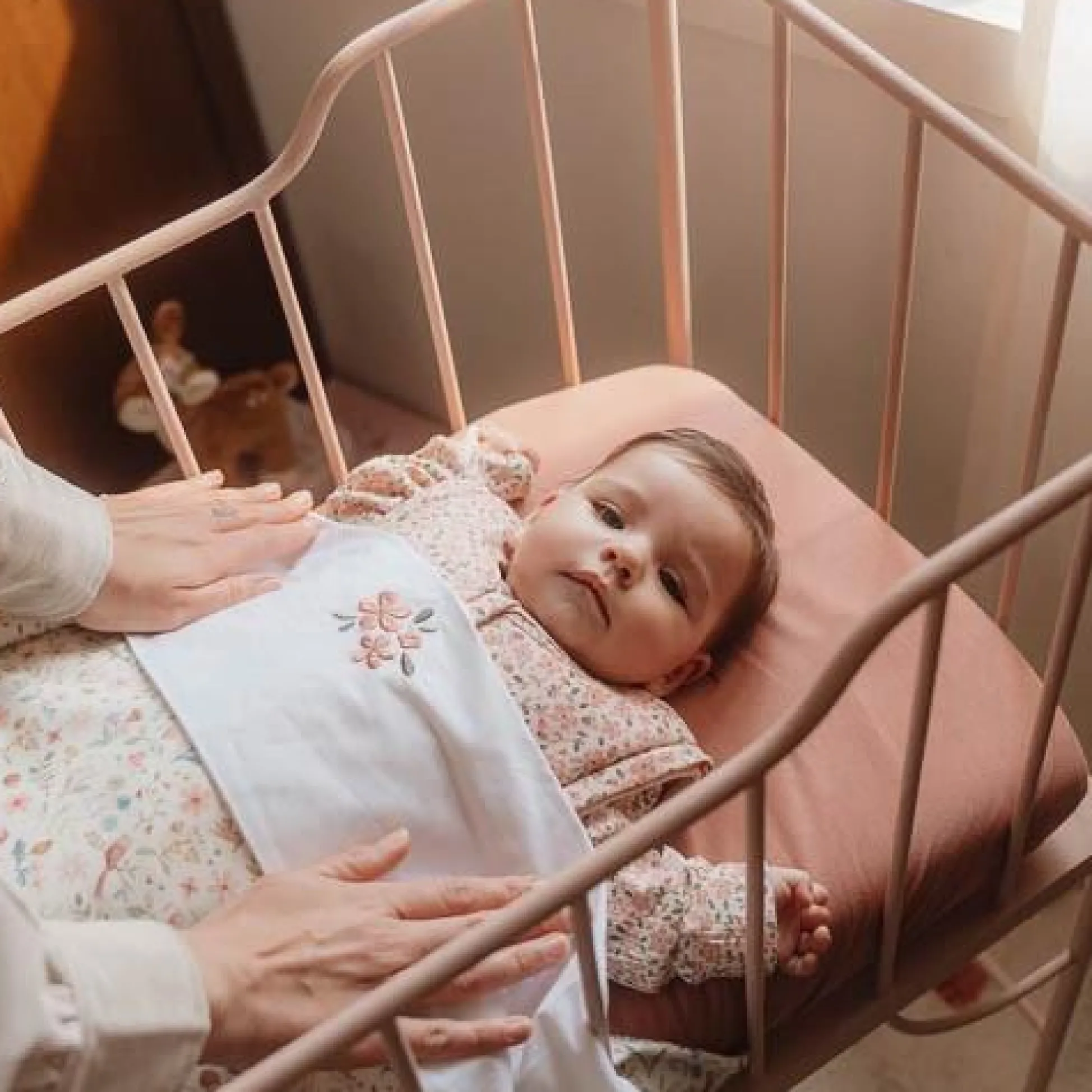 Crib fitted sheet - Pink - Essentials