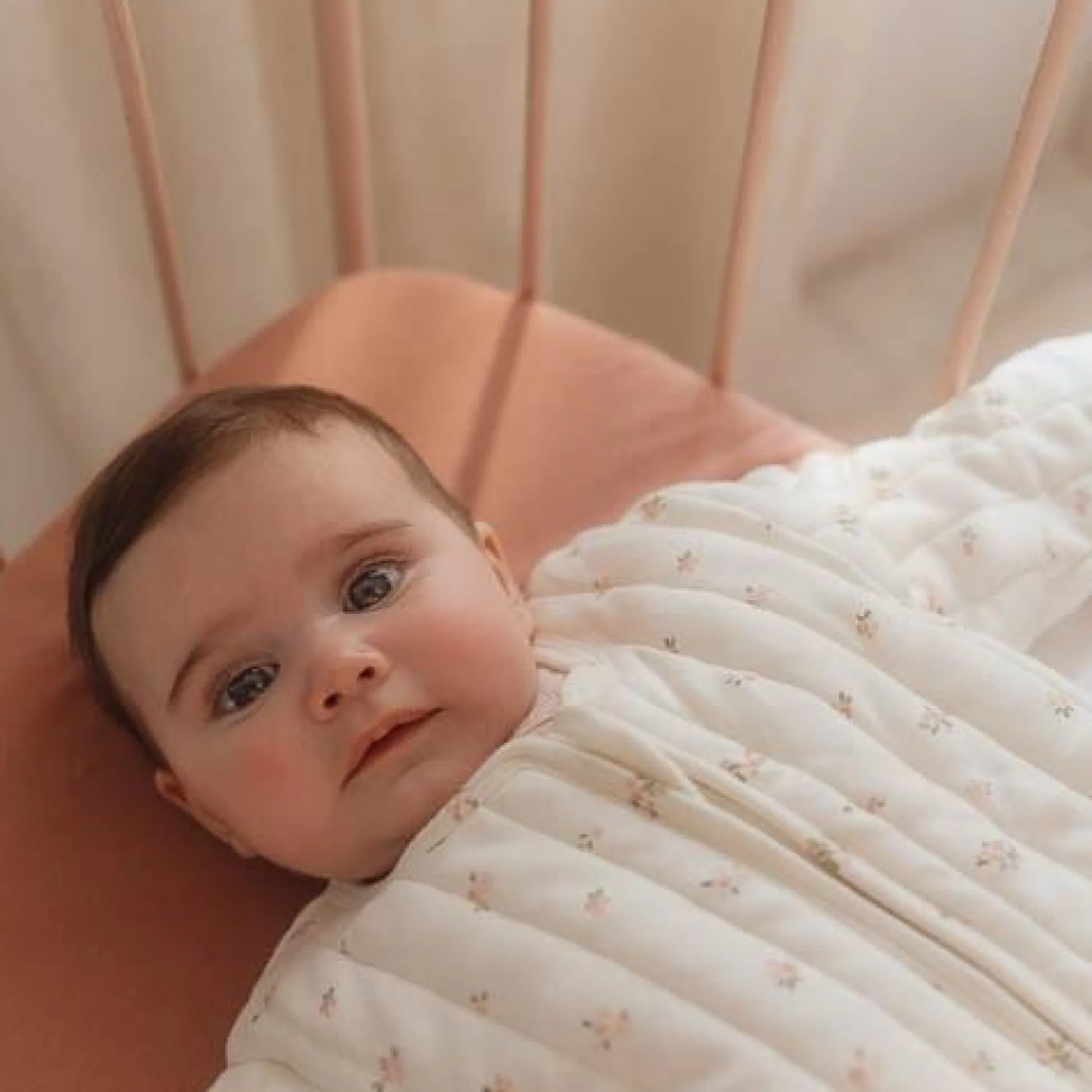 Crib fitted sheet - Pink - Essentials