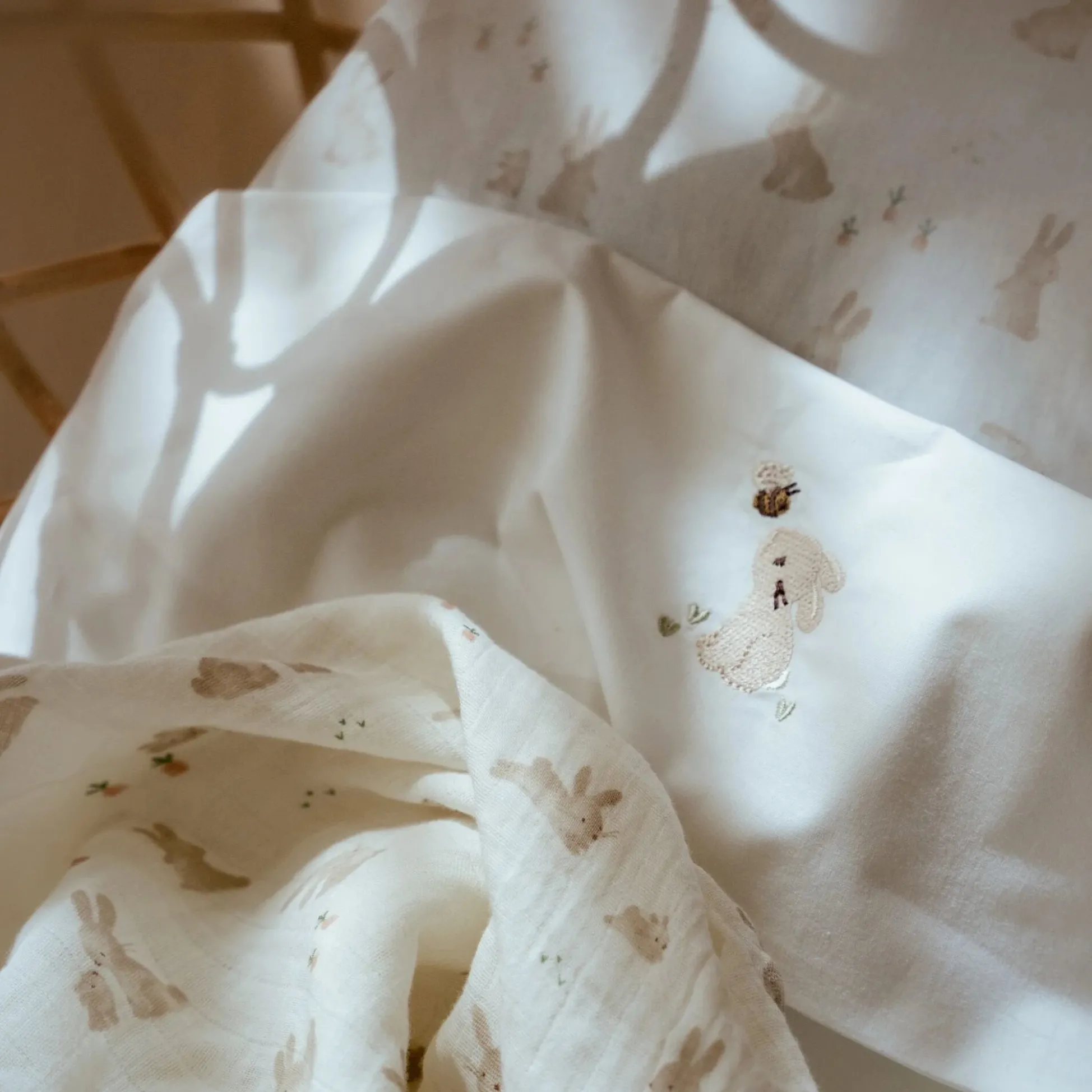 Crib sheet - White - Newborn Naturals - Baby Bunny