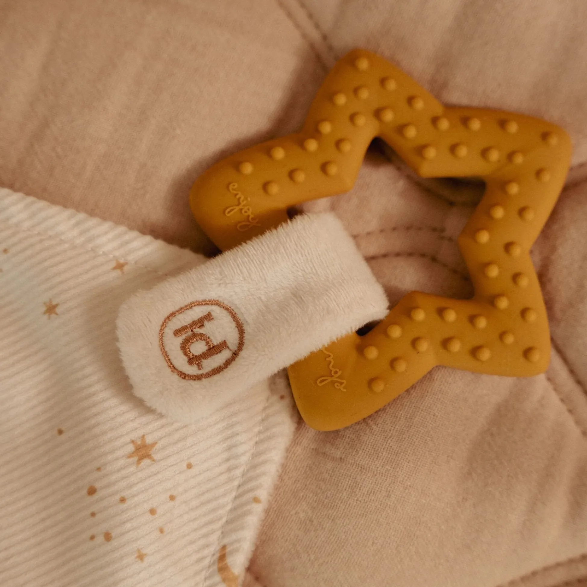 Cuddle cloth with teething ring - Newborn Naturals