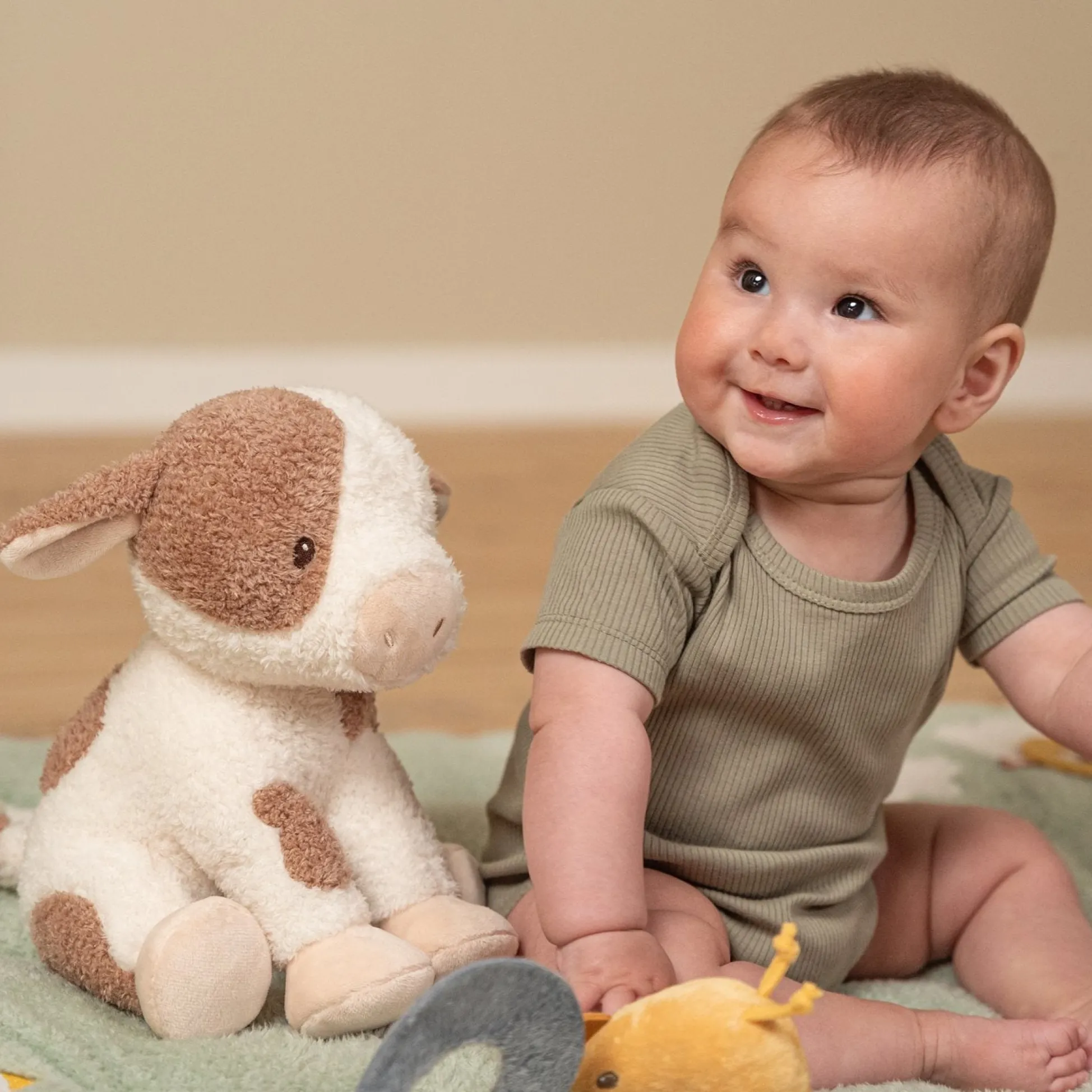Cuddle Cow 25cm Little Farm