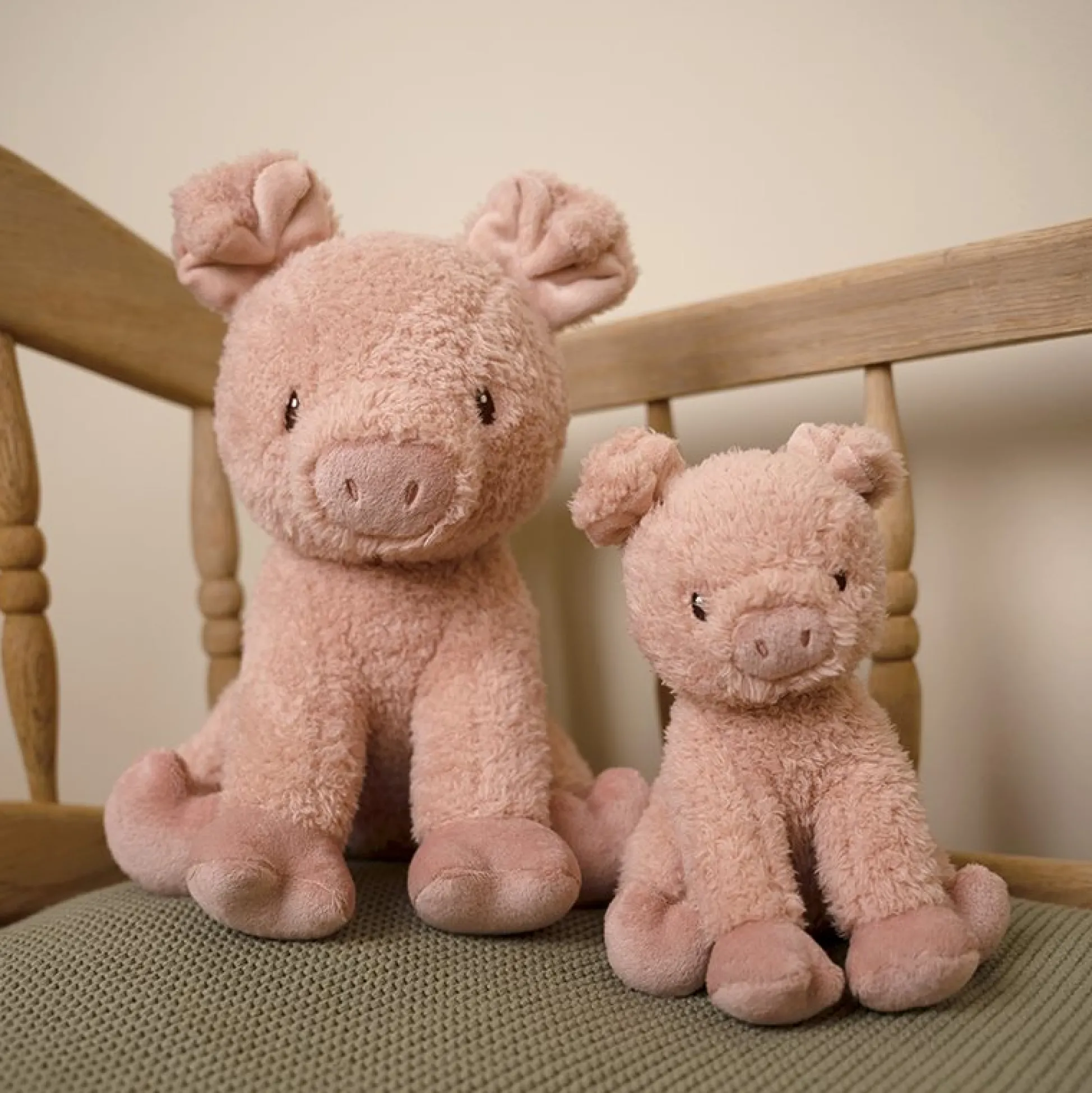 Cuddle Pig 17cm Little Farm