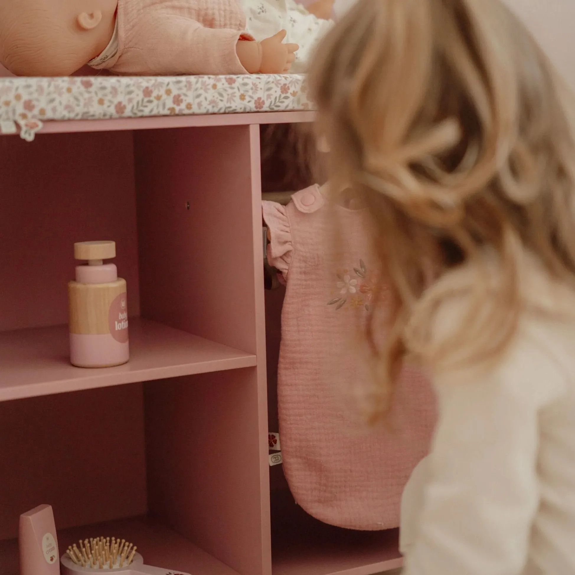 Doll changing table – Pink – Essentials