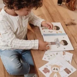 Dressing and sticker book - Forest Friends