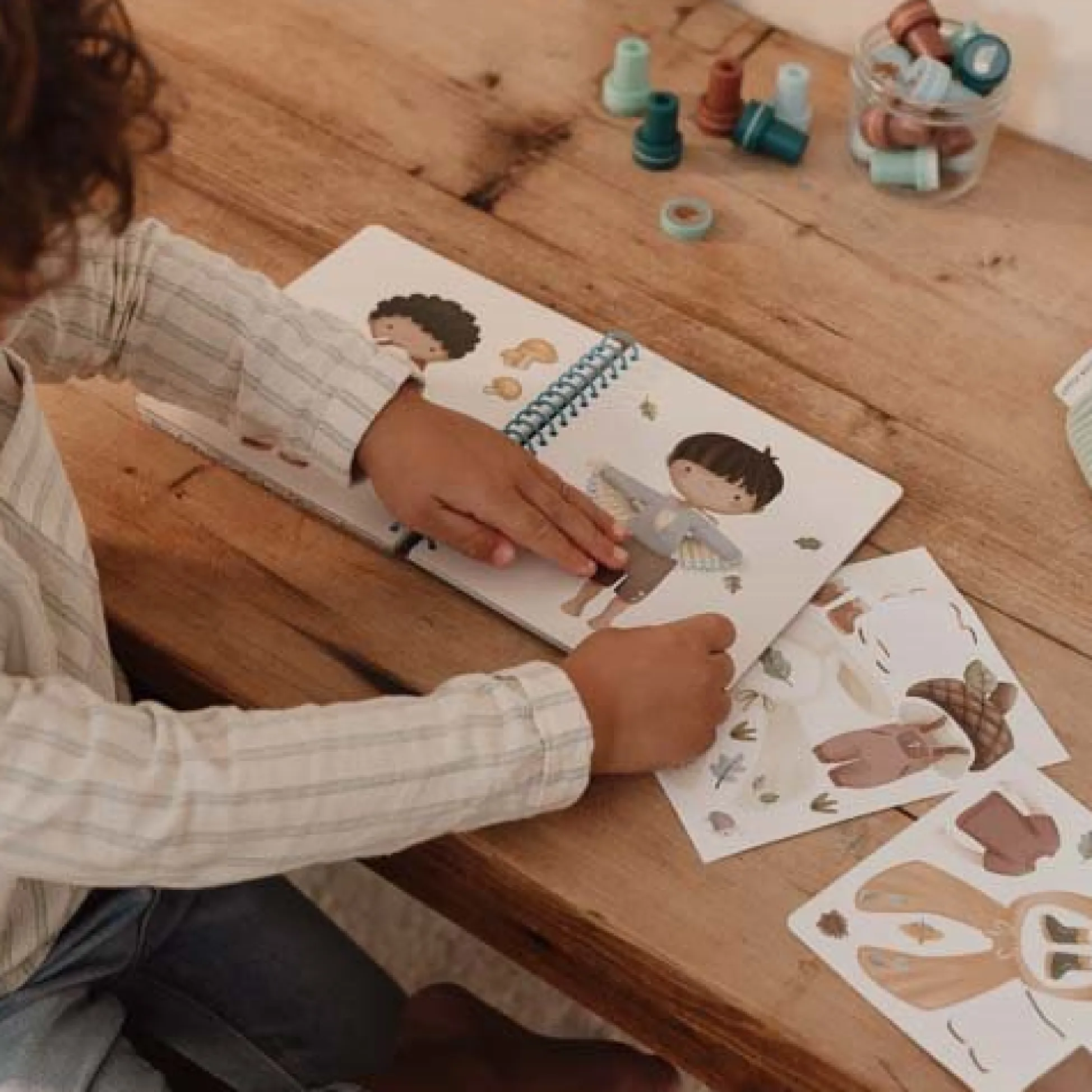 Dressing and sticker book - Forest Friends