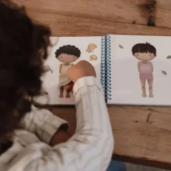 Dressing and sticker book - Forest Friends