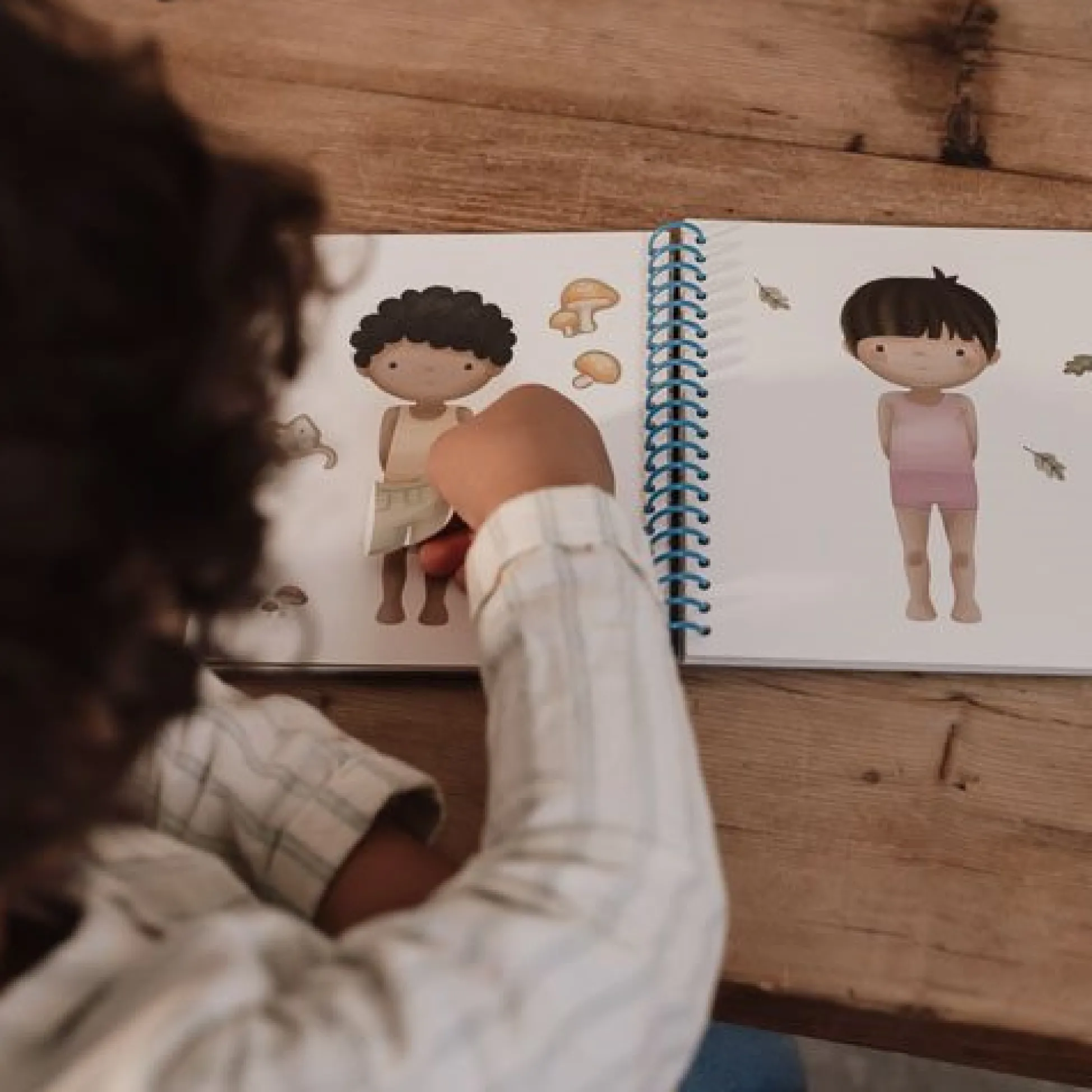 Dressing and sticker book - Forest Friends