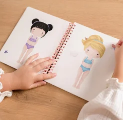 Dressing and sticker book Rosa & Friends