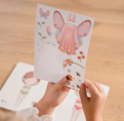 Dressing and sticker book Rosa & Friends
