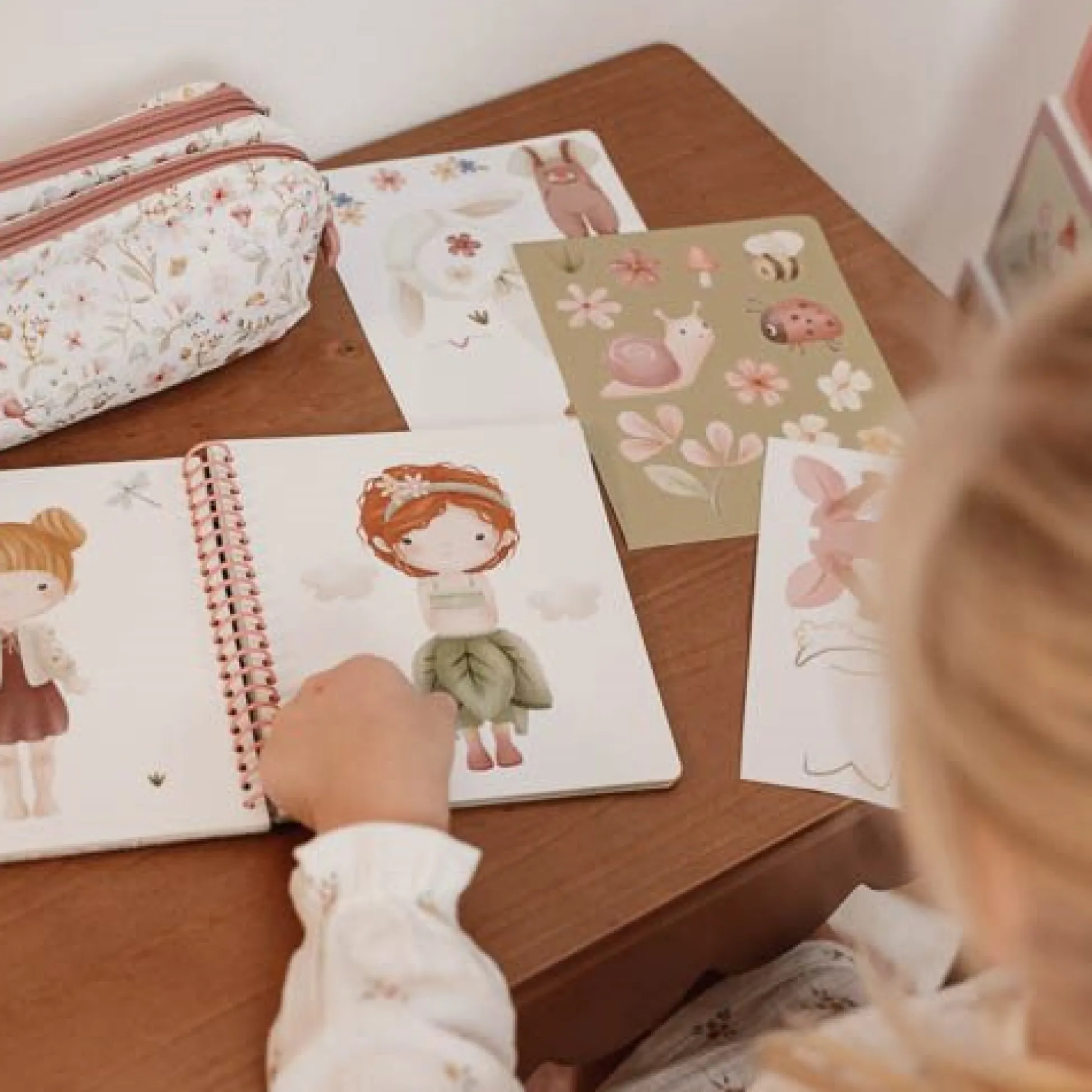 Dress-up and sticker book - Fairy Garden