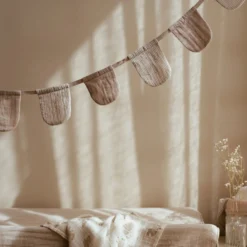 Garland with flags - Beige - Essentials