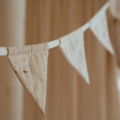 Garland with flags - Beige - Newborn Naturals - Little Goose