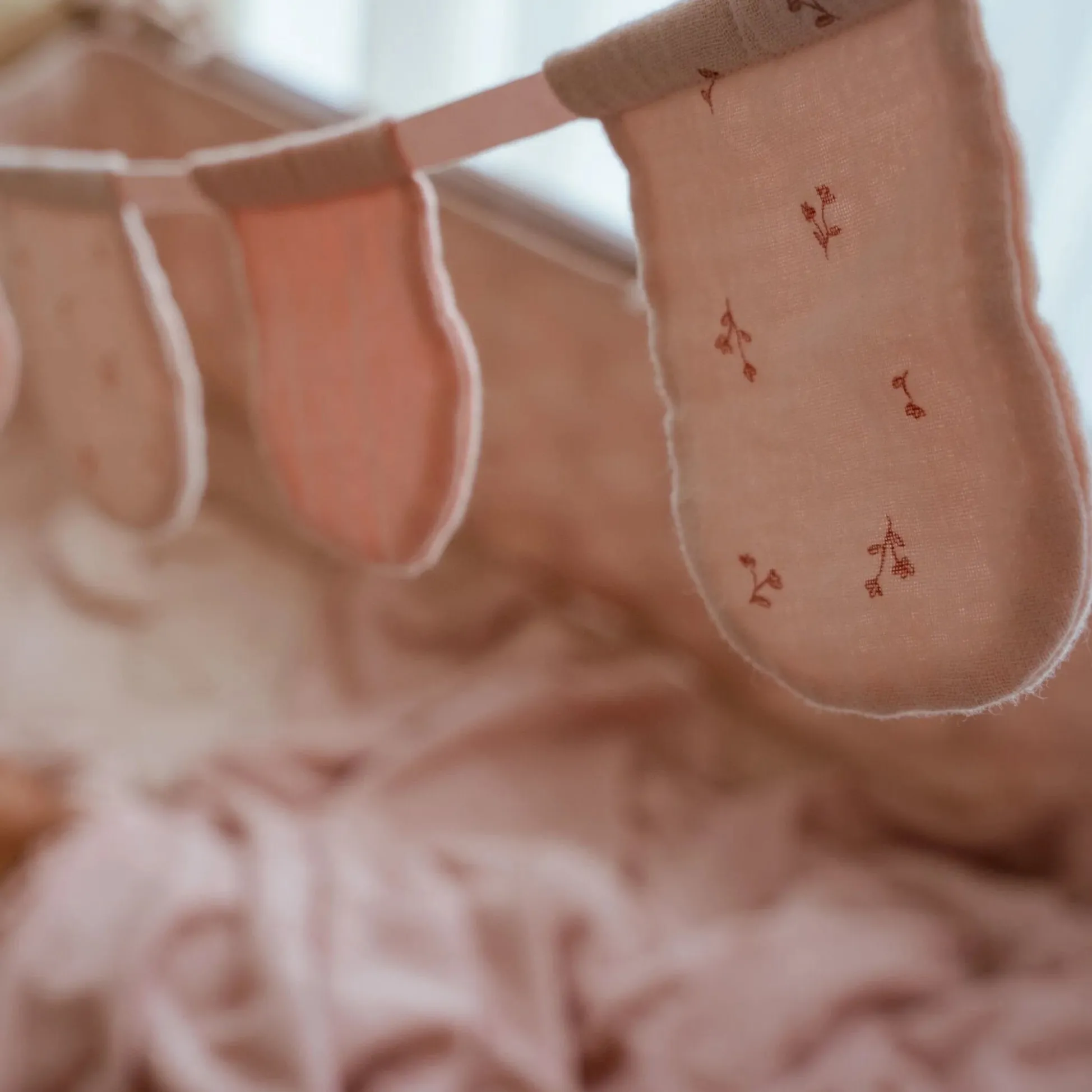 Garland with flags - Pink - Essentials