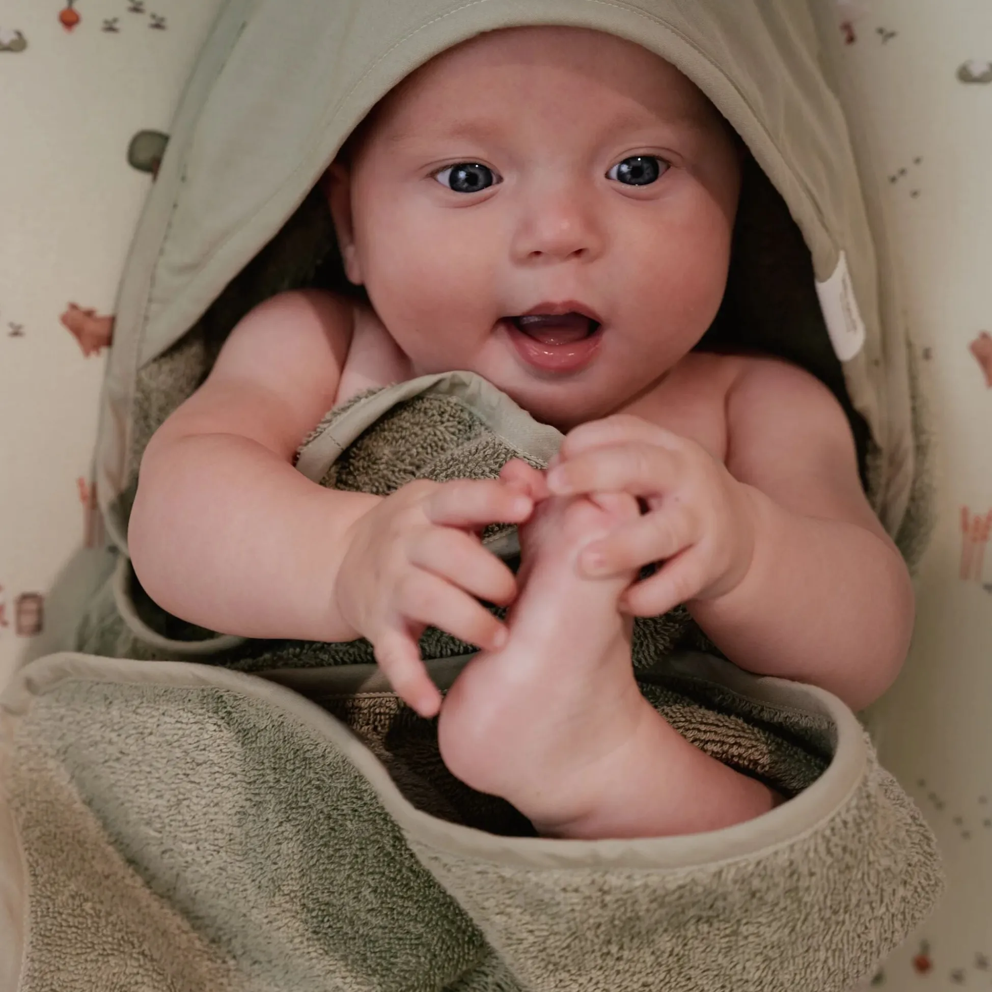 Hooded towel - Embroidered - Green - 75 x 75