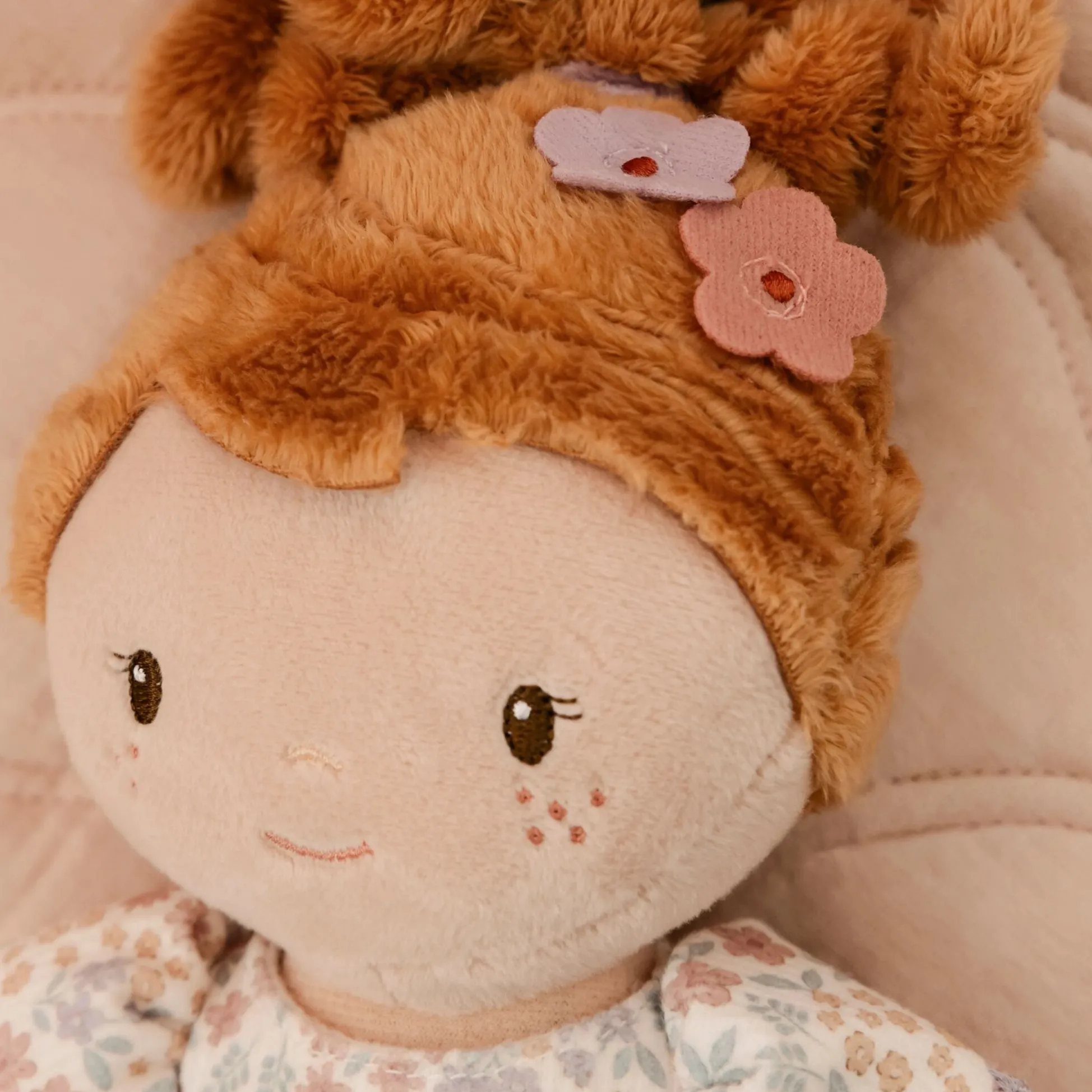 Hug doll Ava - 35 cm