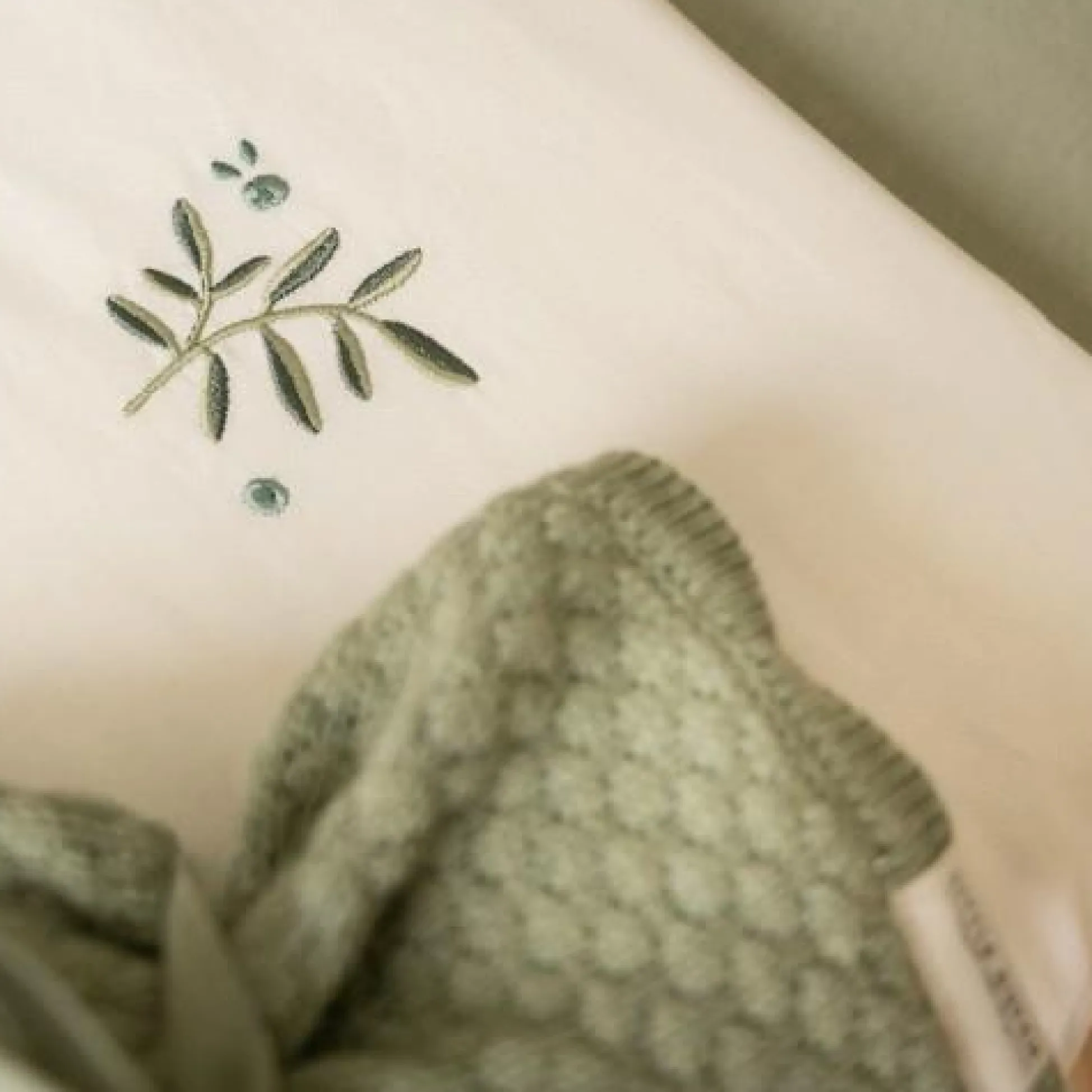 Junior Fitted sheet - Green - Size Junior - Essentials