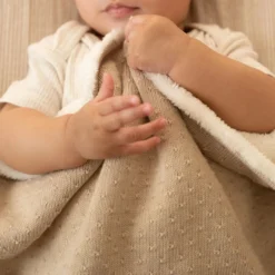Knitted crib blanket - Fleece - Beige - Essentials
