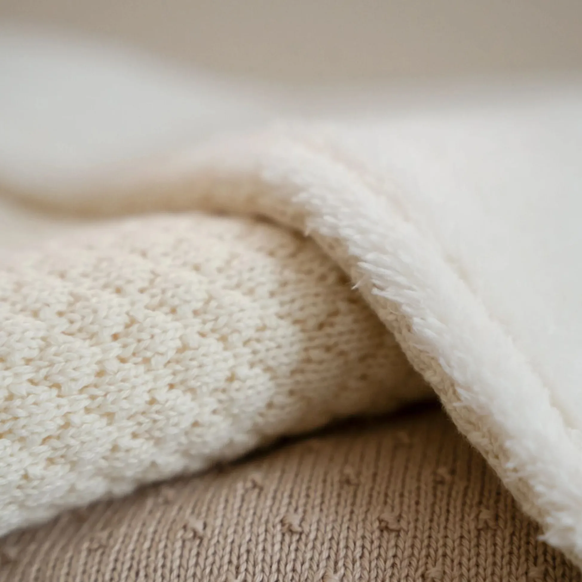 Knitted crib blanket - Fleece - White - Essentials
