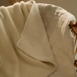 Knitted crib blanket - Fleece - White - Essentials