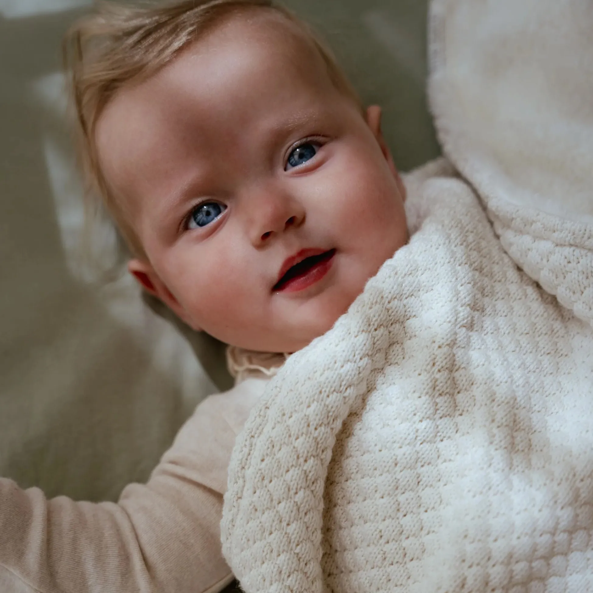 Knitted crib blanket - Fleece - White - Essentials