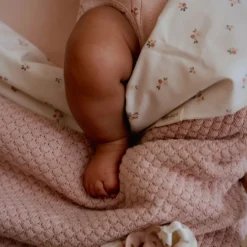 Knitted crib blanket - Pink - Essentials