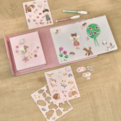 Magnetic activity book - Rosa