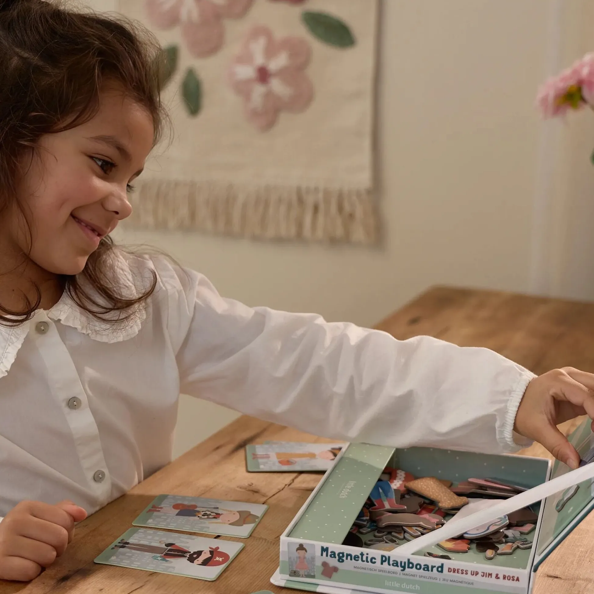 Magnetic play board - Jim & Rosa