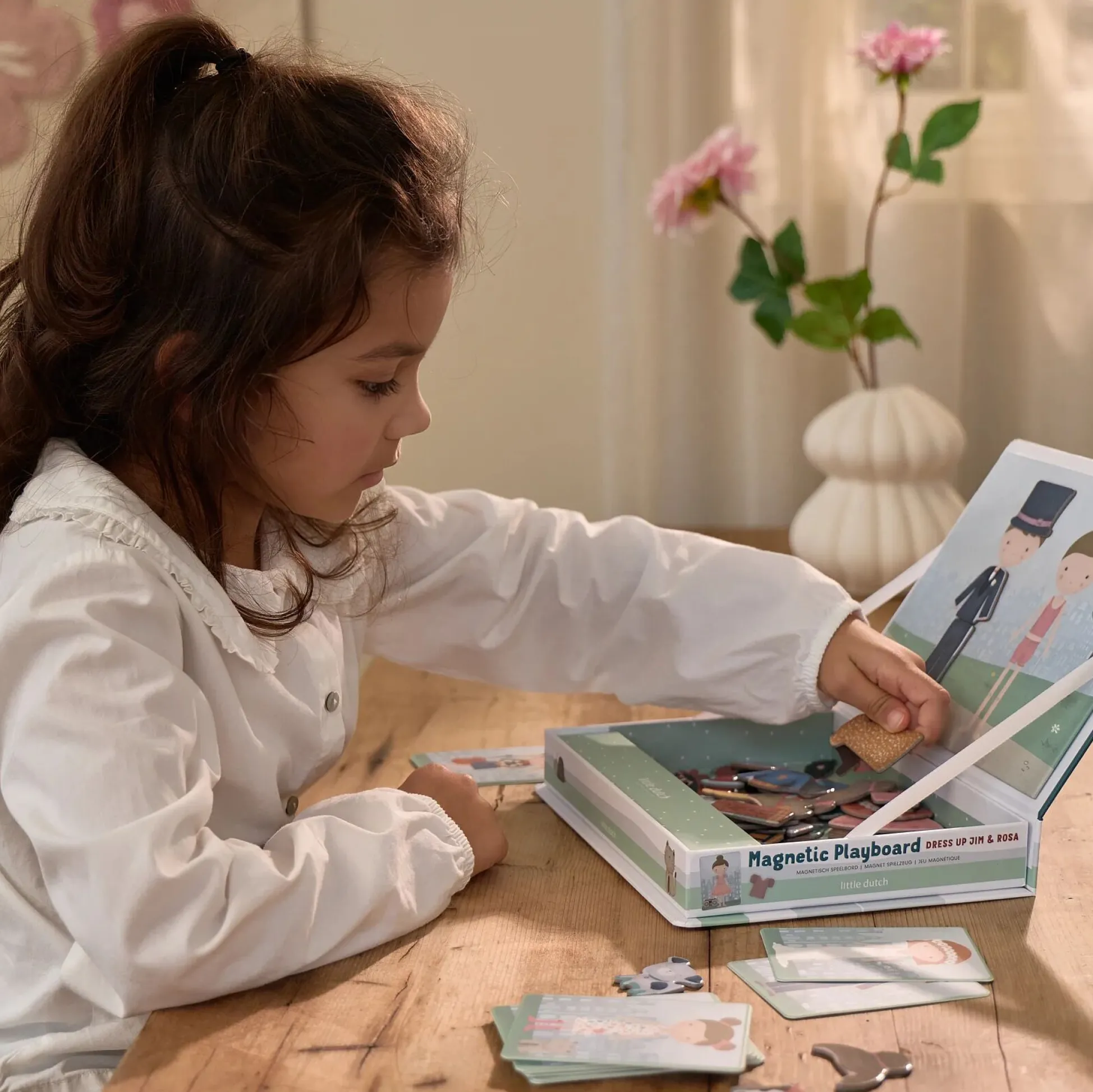 Magnetic play board - Jim & Rosa