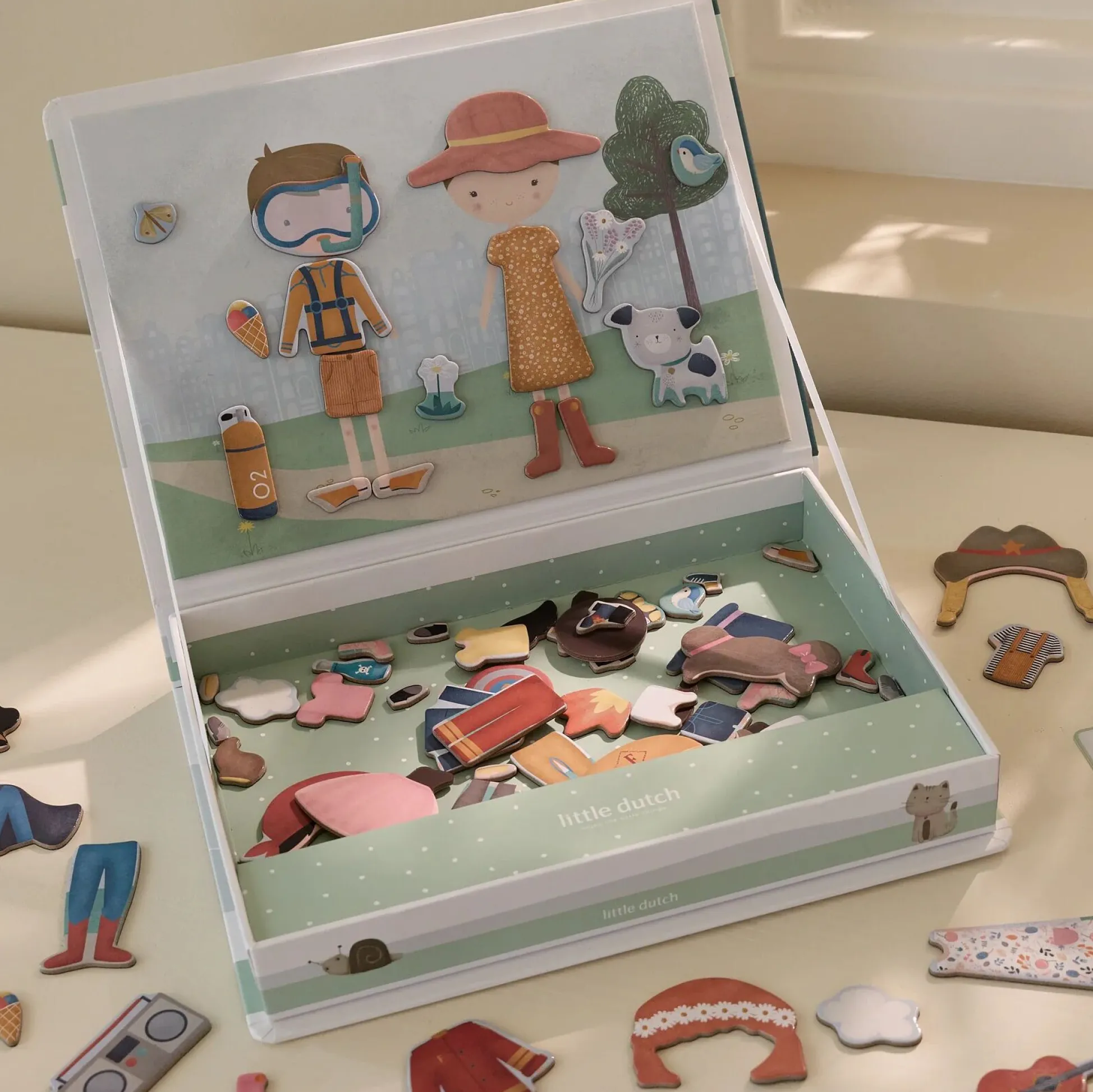 Magnetic play board - Jim & Rosa