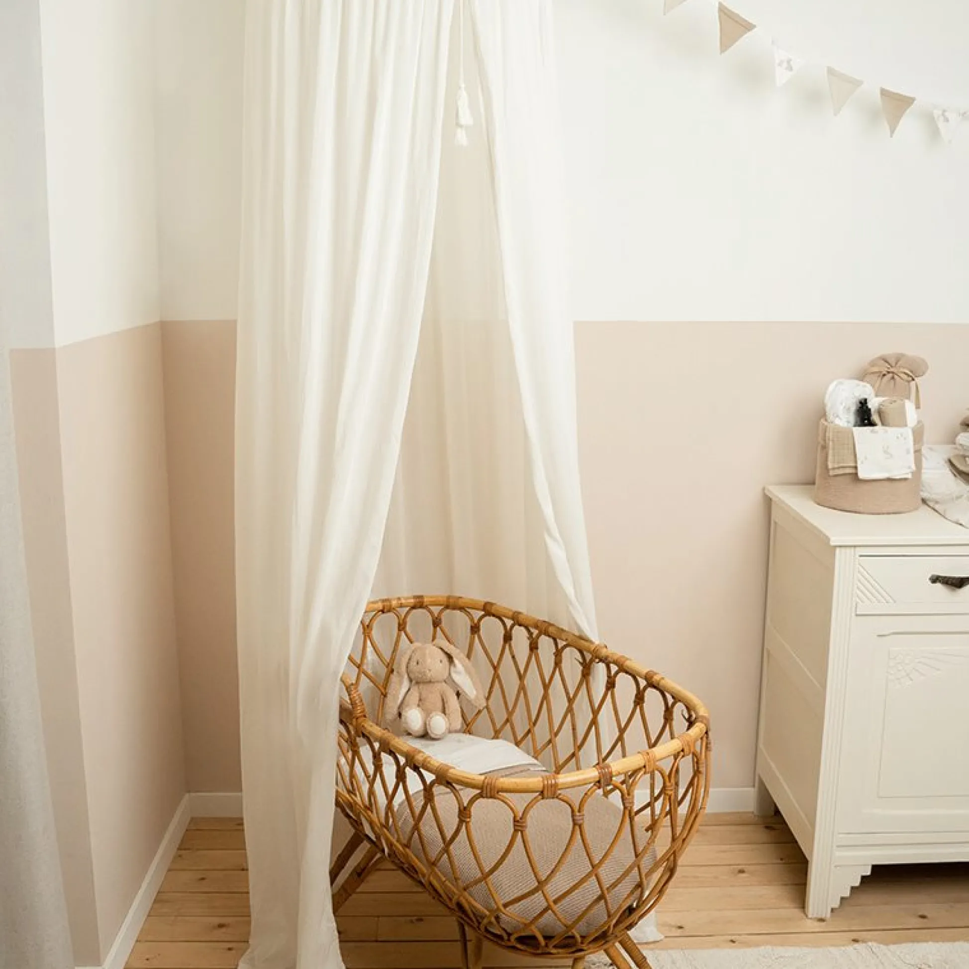 Mosquito net hydrophilic soft white