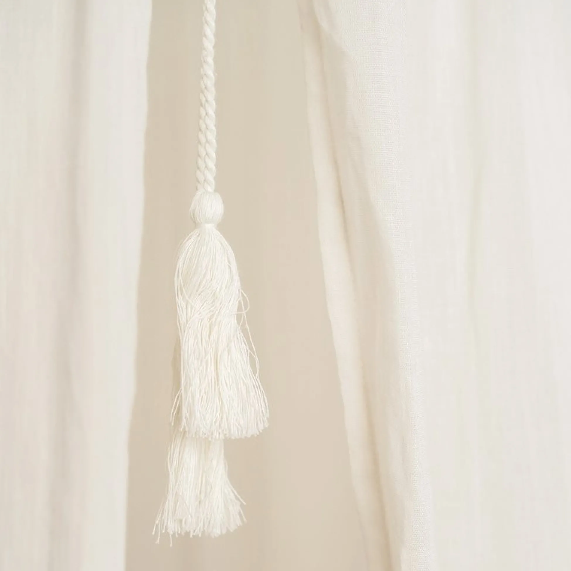 Mosquito net hydrophilic soft white