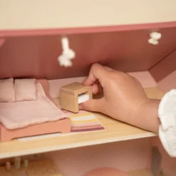 Portable dollhouse wood
