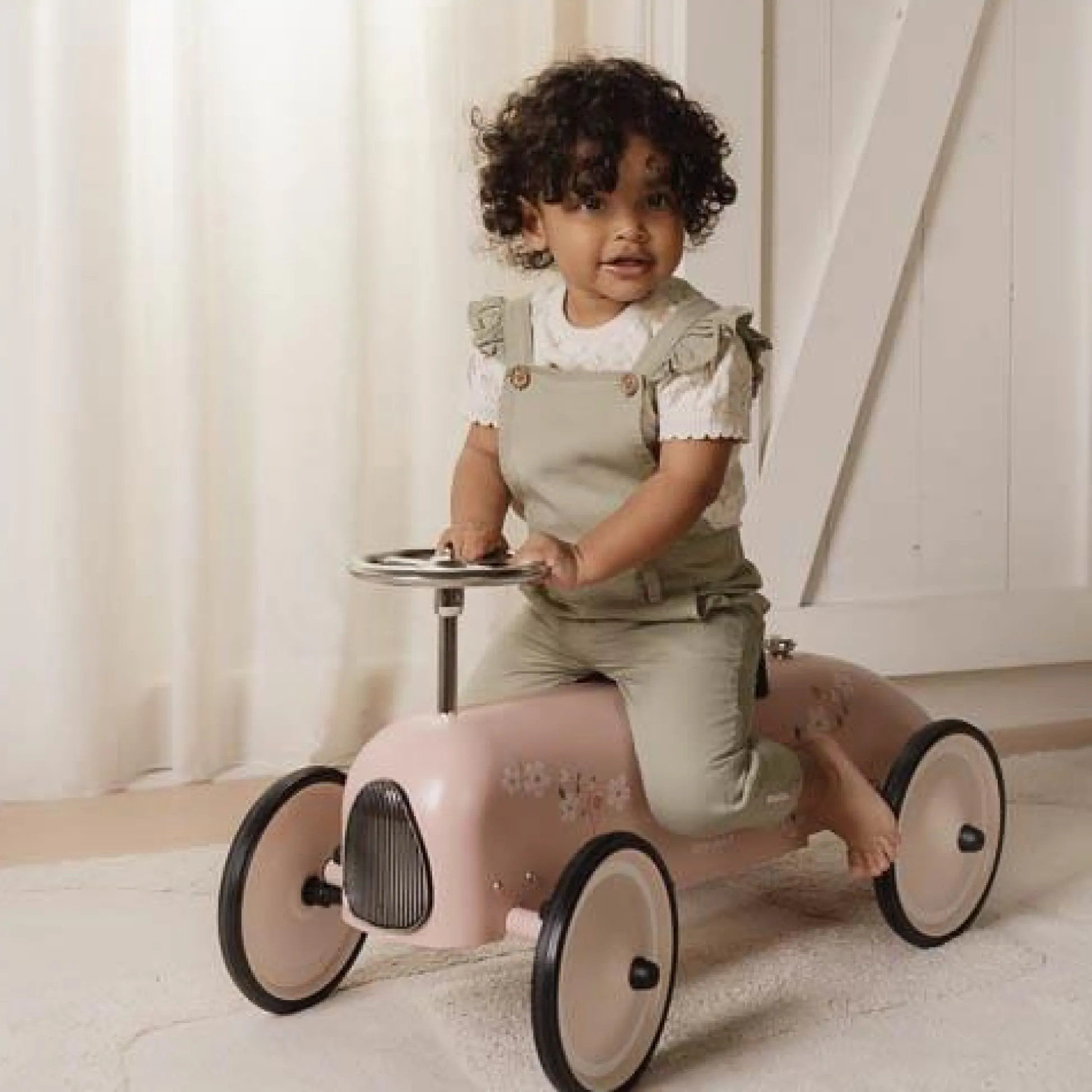 Retro ride-on car - Pink - Essentials