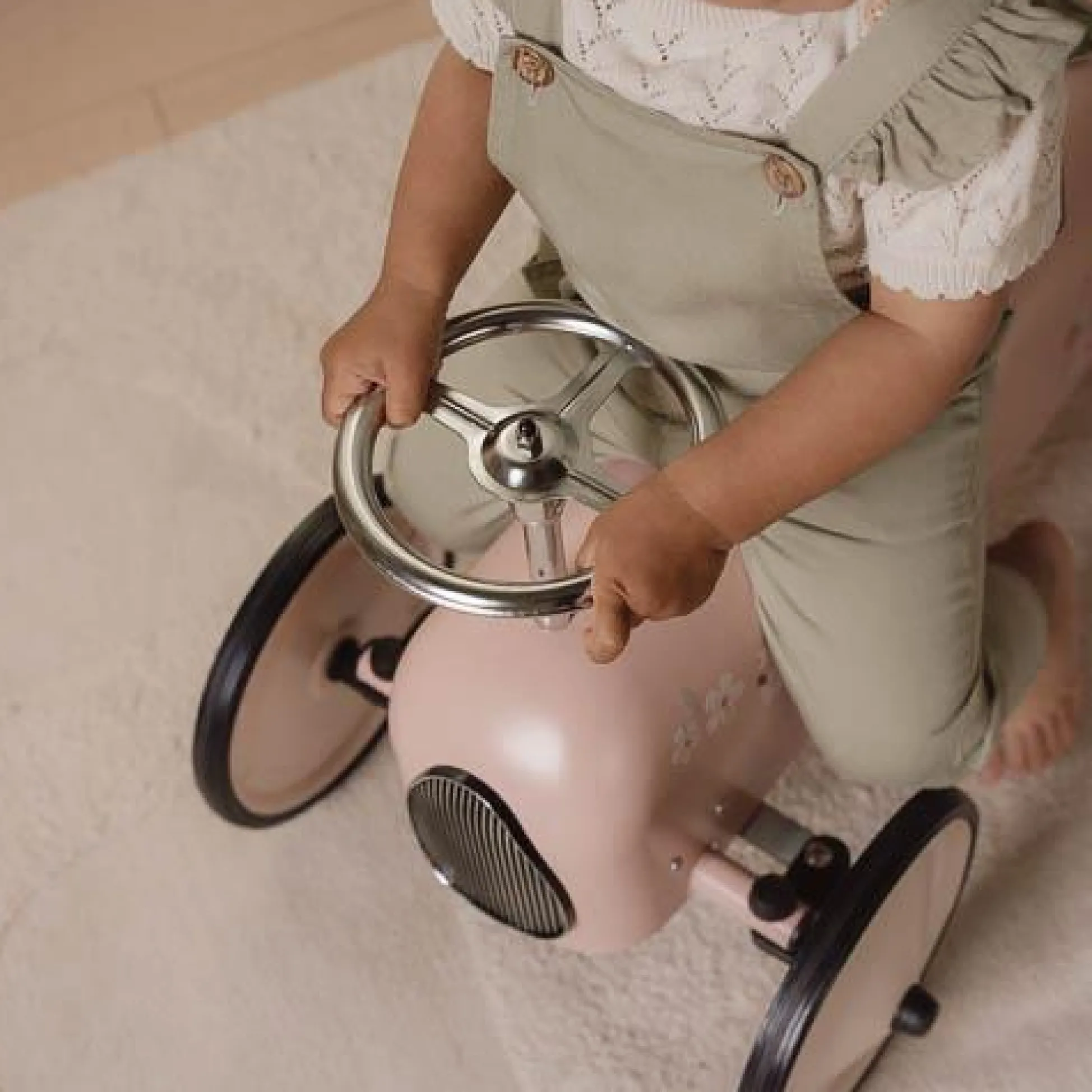 Retro ride-on car - Pink - Essentials