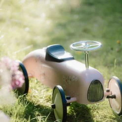 Retro ride-on car - Pink - Essentials