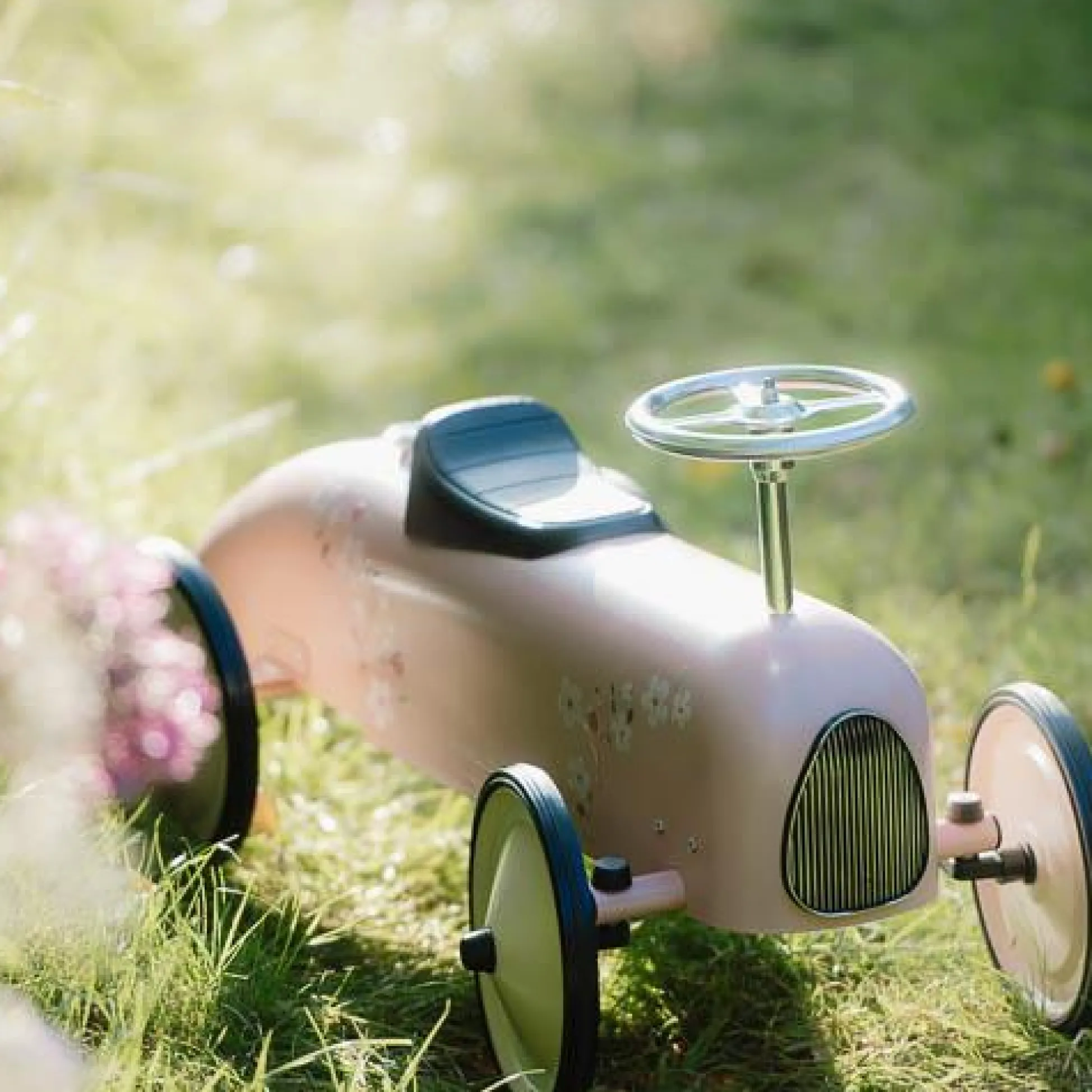 Retro ride-on car - Pink - Essentials