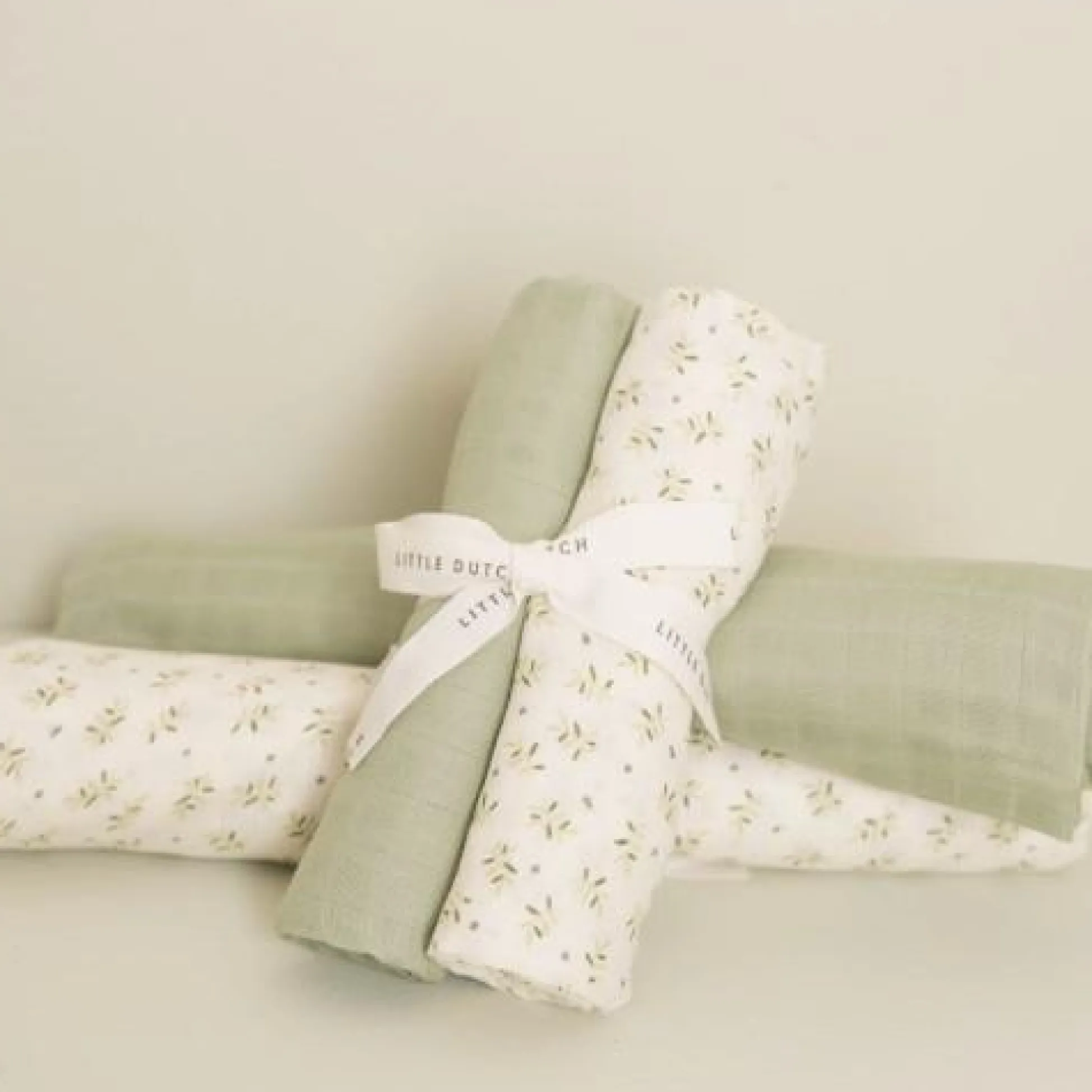 Swaddle - Green - Essentials - Blueberry Leaves