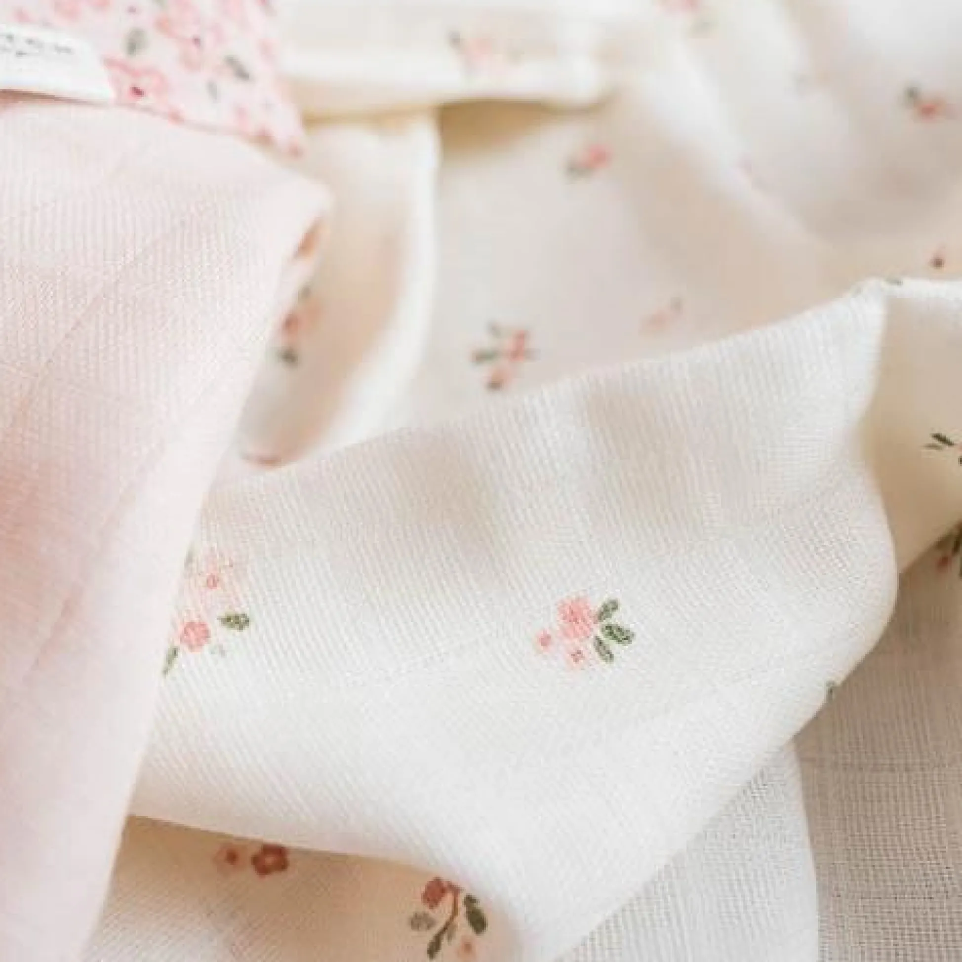 Swaddle - White - Fairy Garden - Fairy Blossom